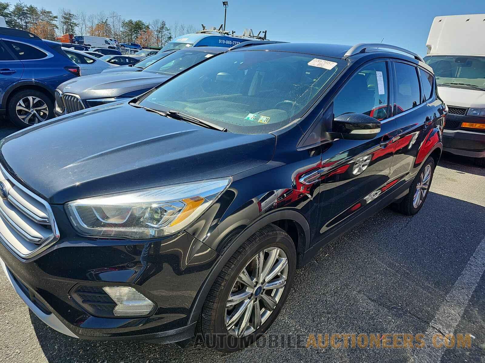 1FMCU9J95HUE67790 Ford Escape 2017