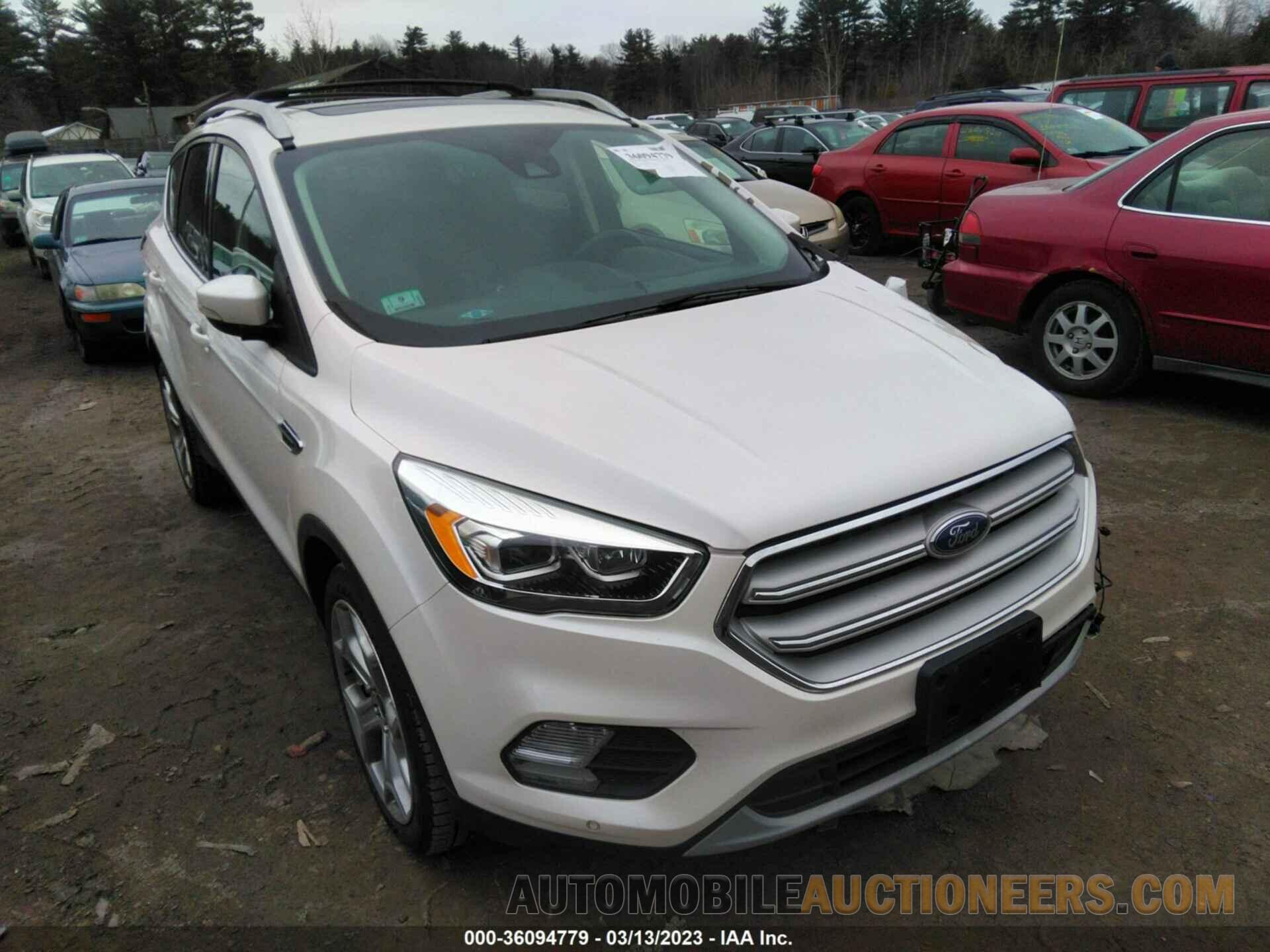 1FMCU9J95JUA38946 FORD ESCAPE 2018