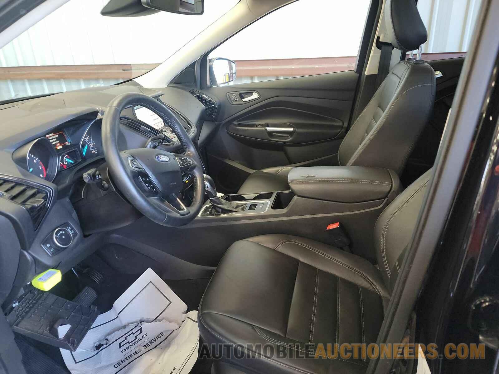 1FMCU9J95KUA28645 Ford Escape 2019