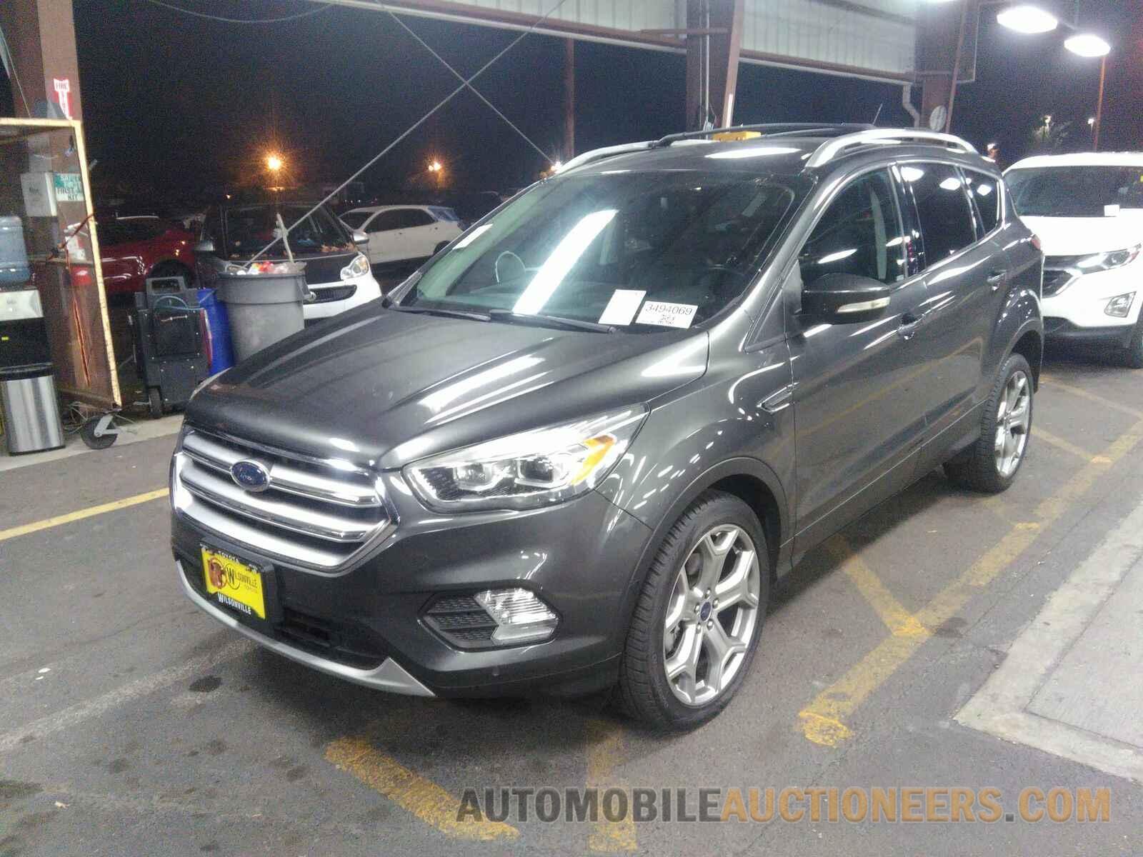 1FMCU9J96HUA62070 Ford Escape 2017