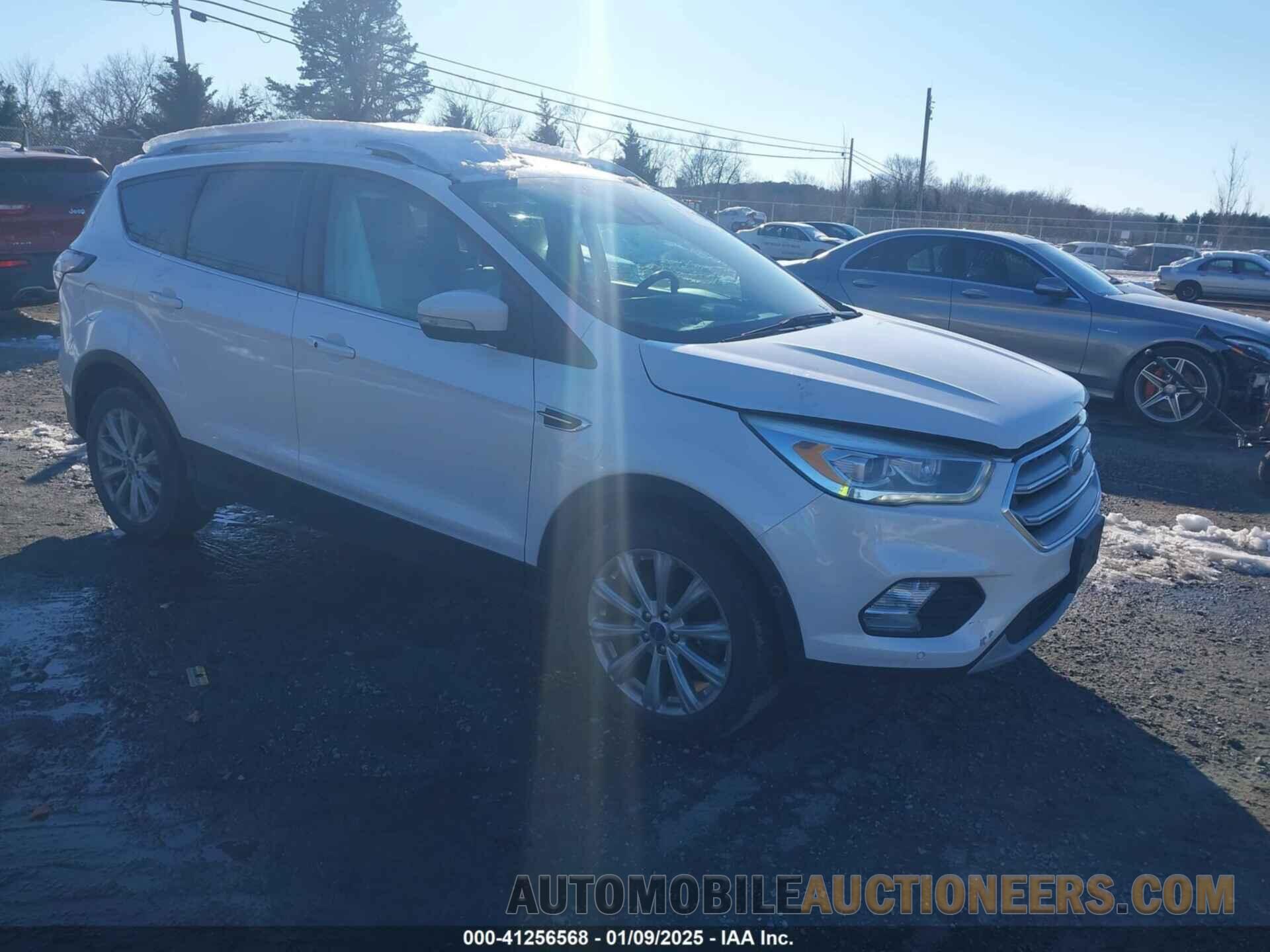 1FMCU9J96HUC07656 FORD ESCAPE 2017