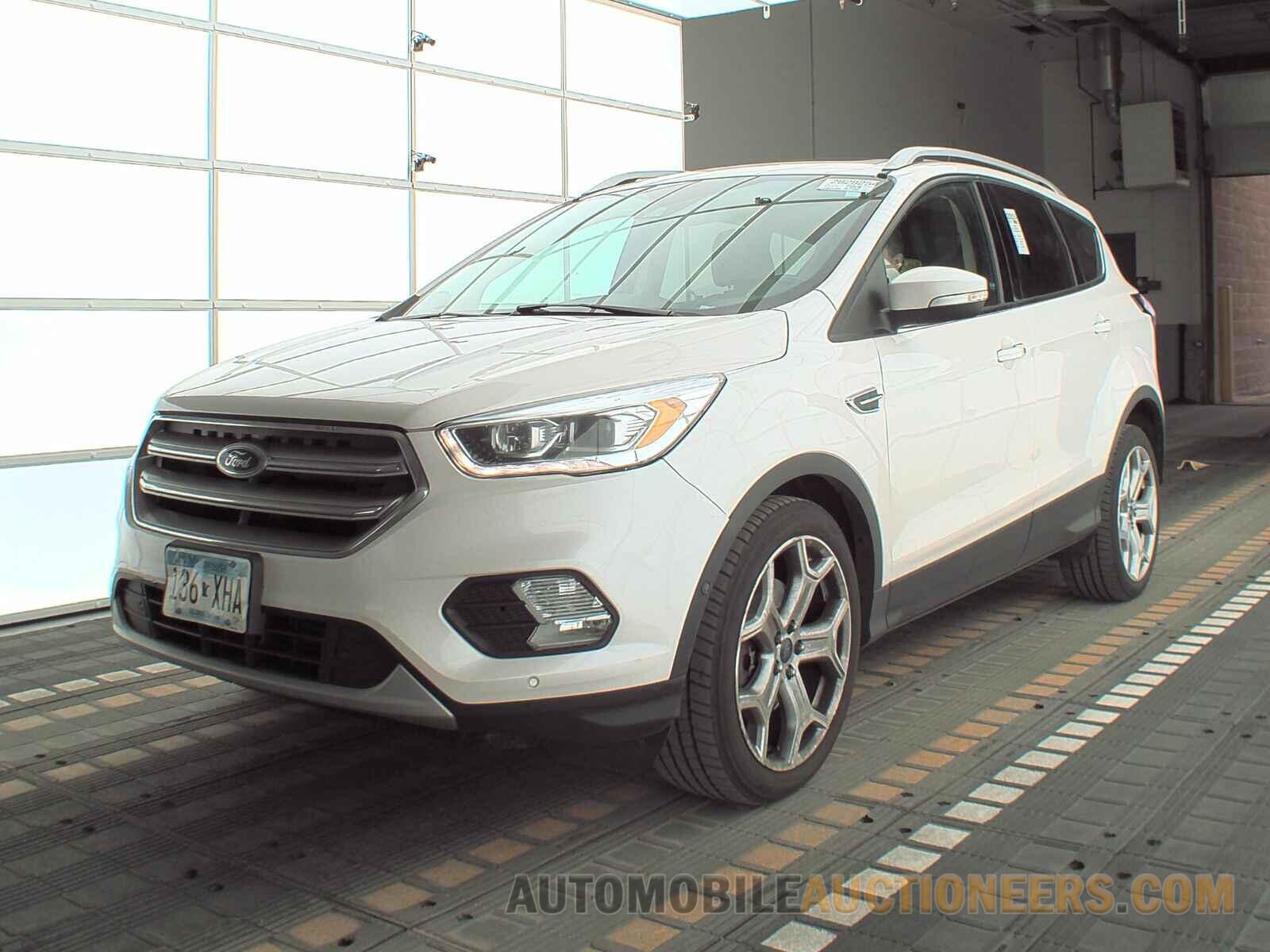 1FMCU9J96HUD11564 Ford Escape 2017