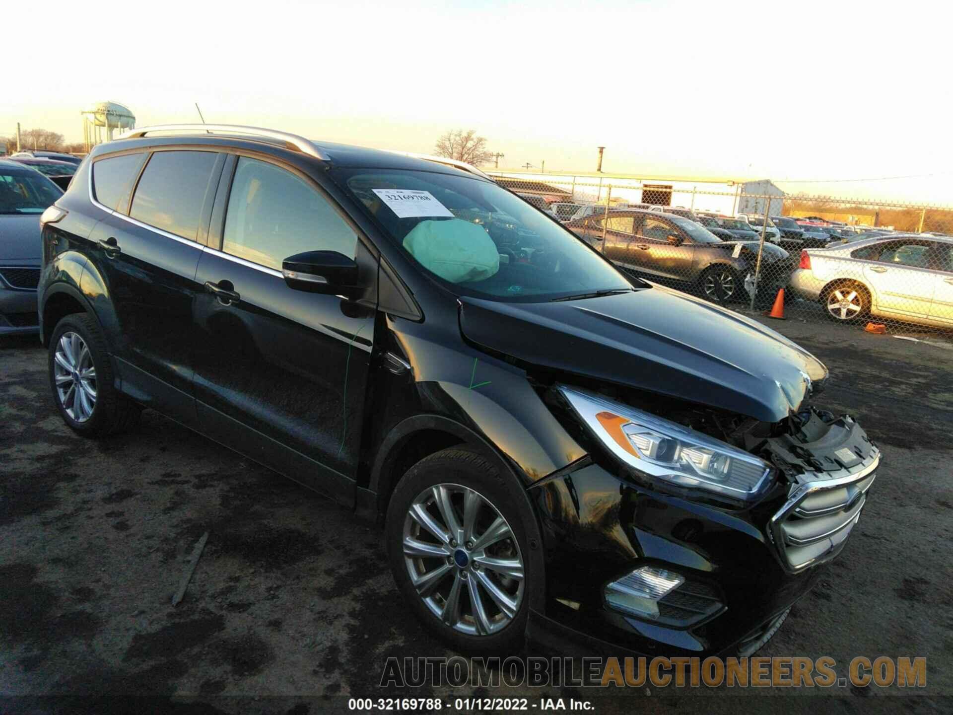 1FMCU9J96JUB66211 FORD ESCAPE 2018