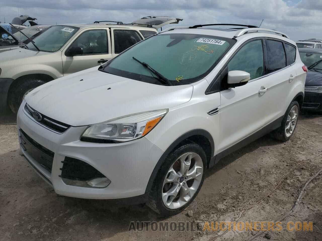 1FMCU9J97EUE56138 FORD ESCAPE 2014