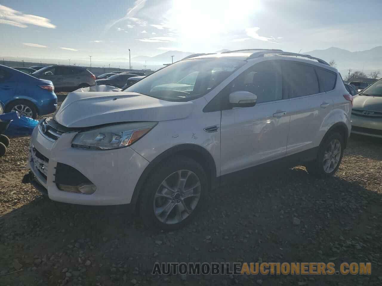 1FMCU9J97FUA17555 FORD ESCAPE 2015