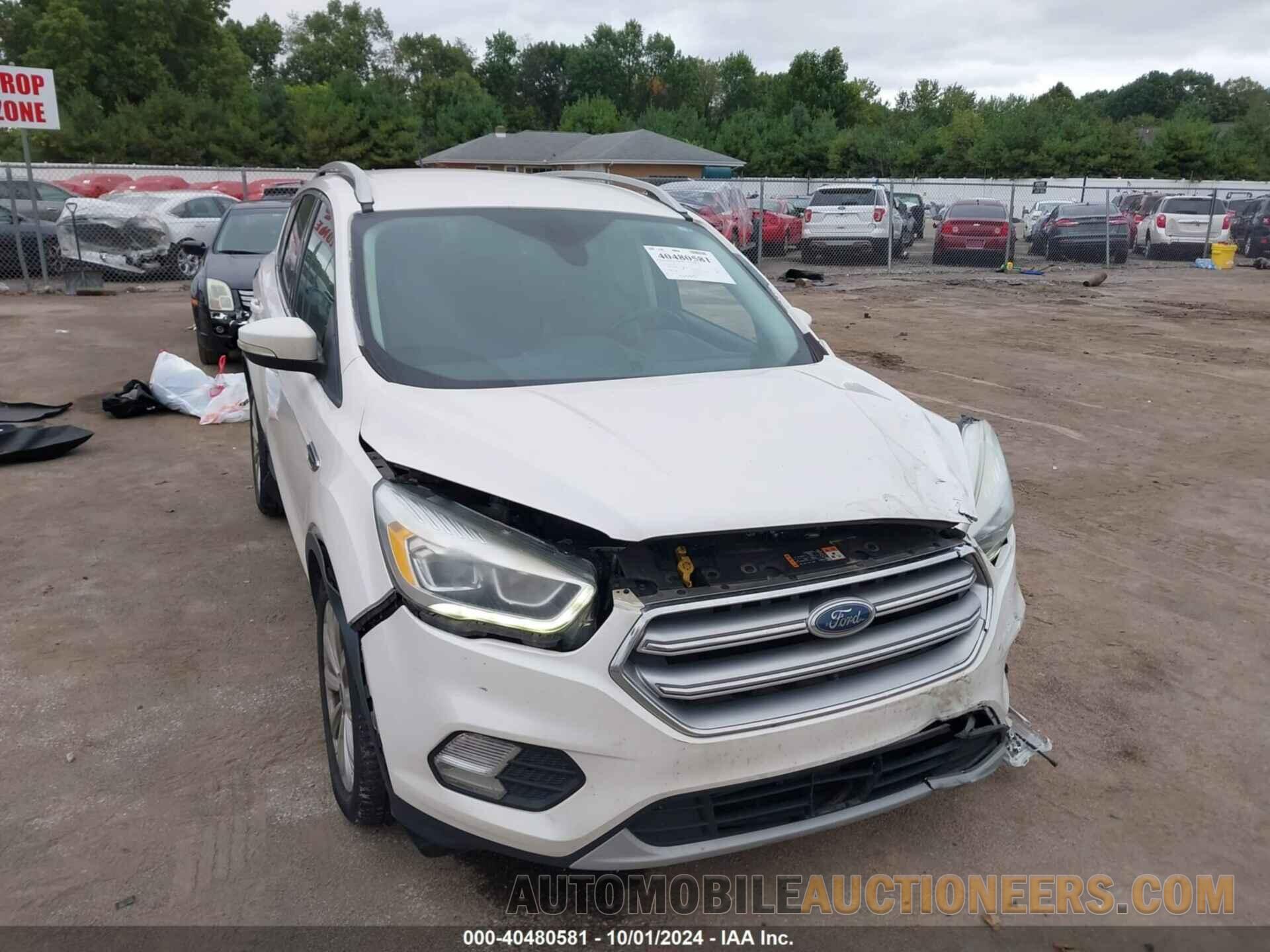 1FMCU9J97HUB57513 FORD ESCAPE 2017