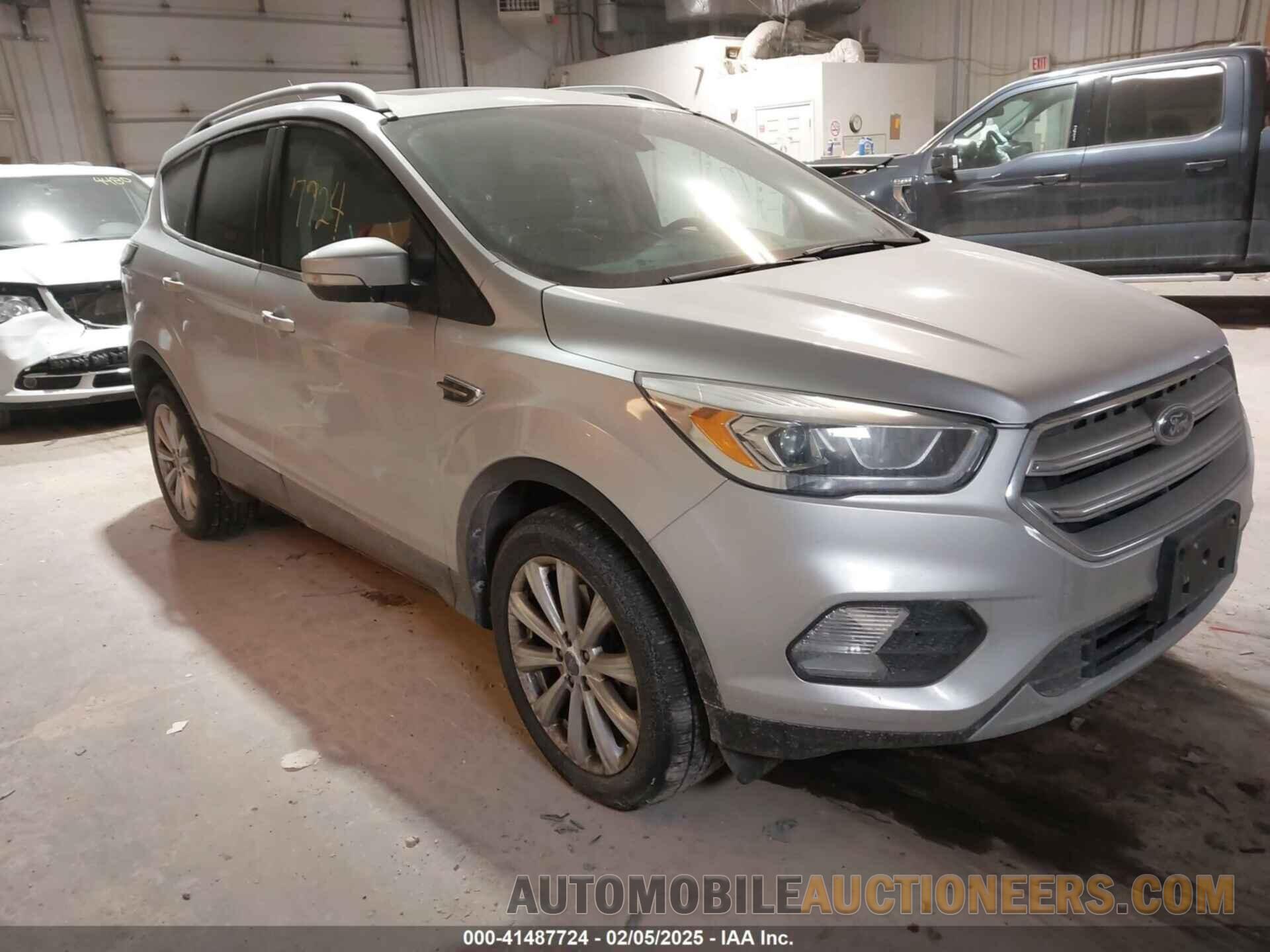 1FMCU9J97HUD16479 FORD ESCAPE 2017