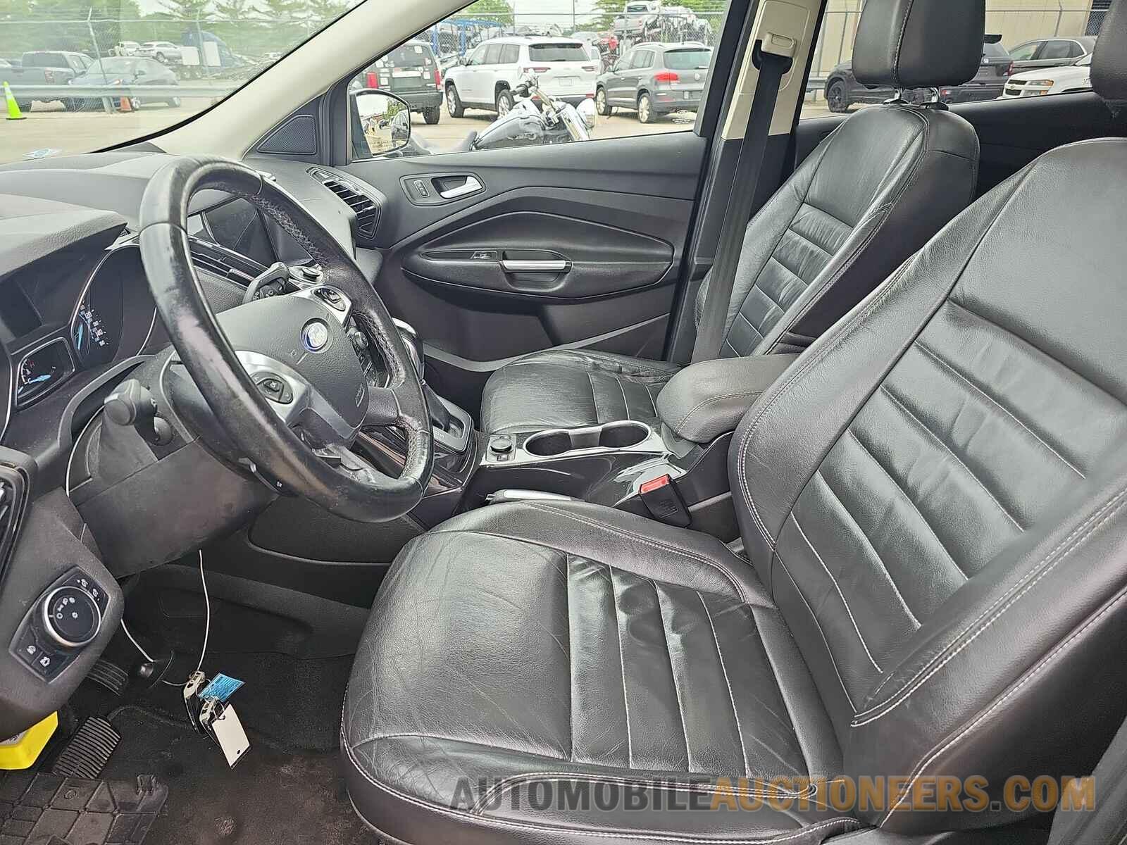 1FMCU9J98GUC30984 Ford Escape 2016