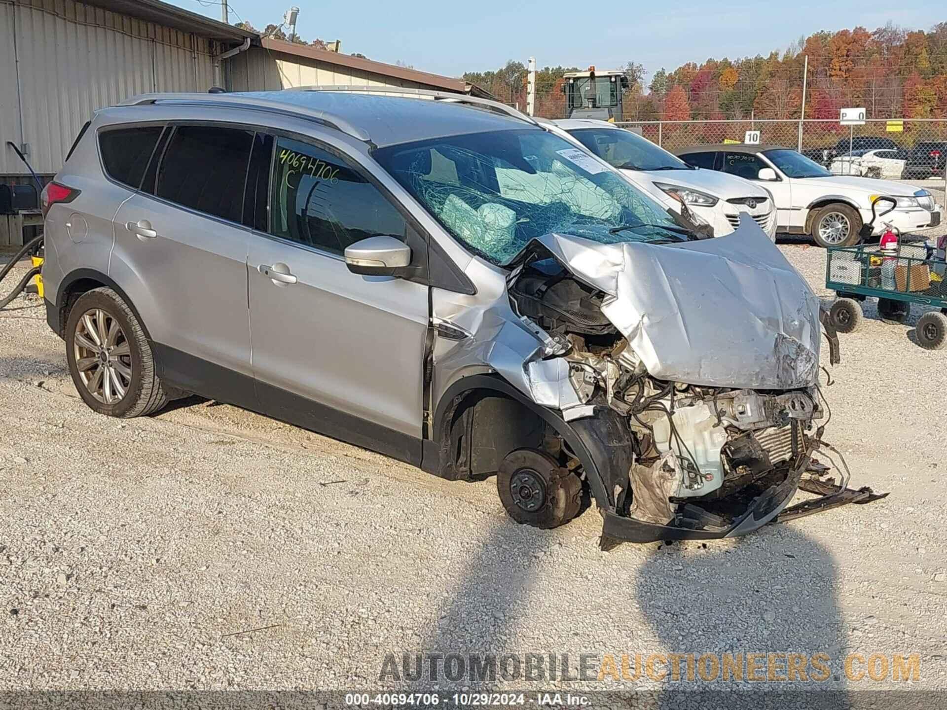 1FMCU9J98HUA64774 FORD ESCAPE 2017