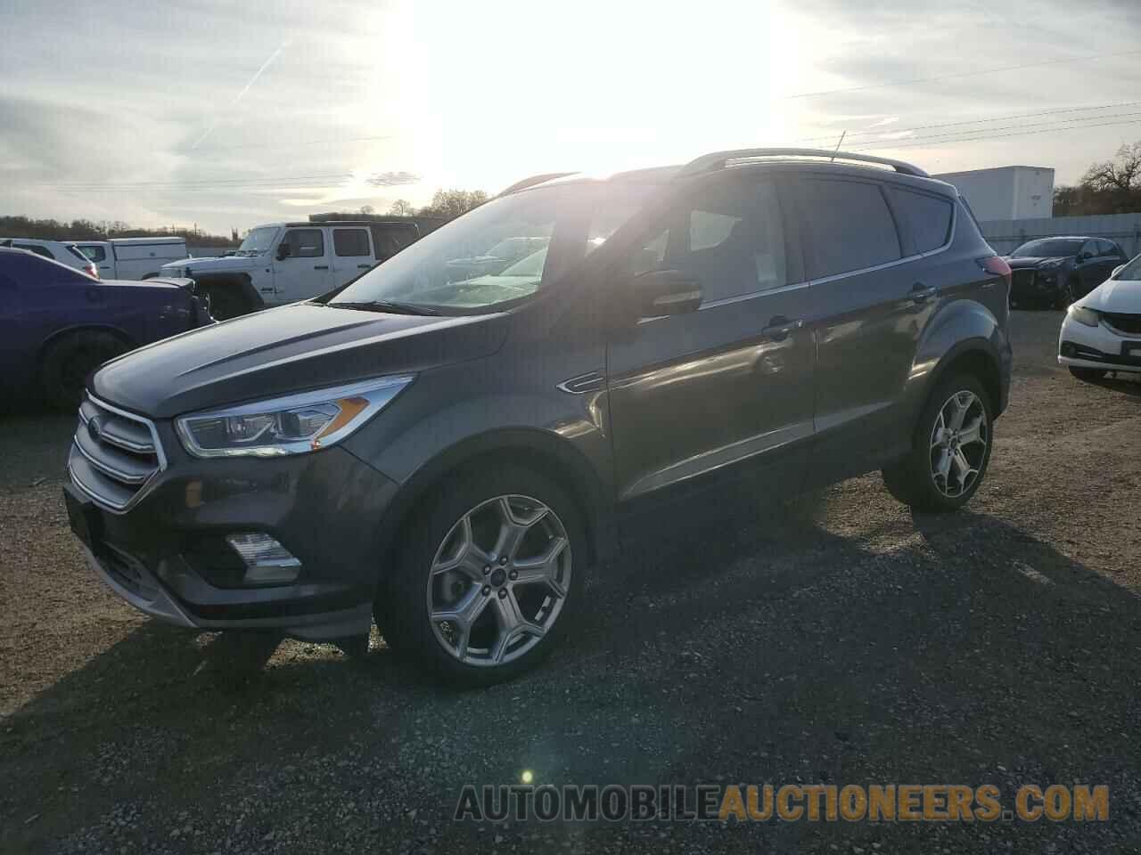 1FMCU9J98KUB63070 FORD ESCAPE 2019