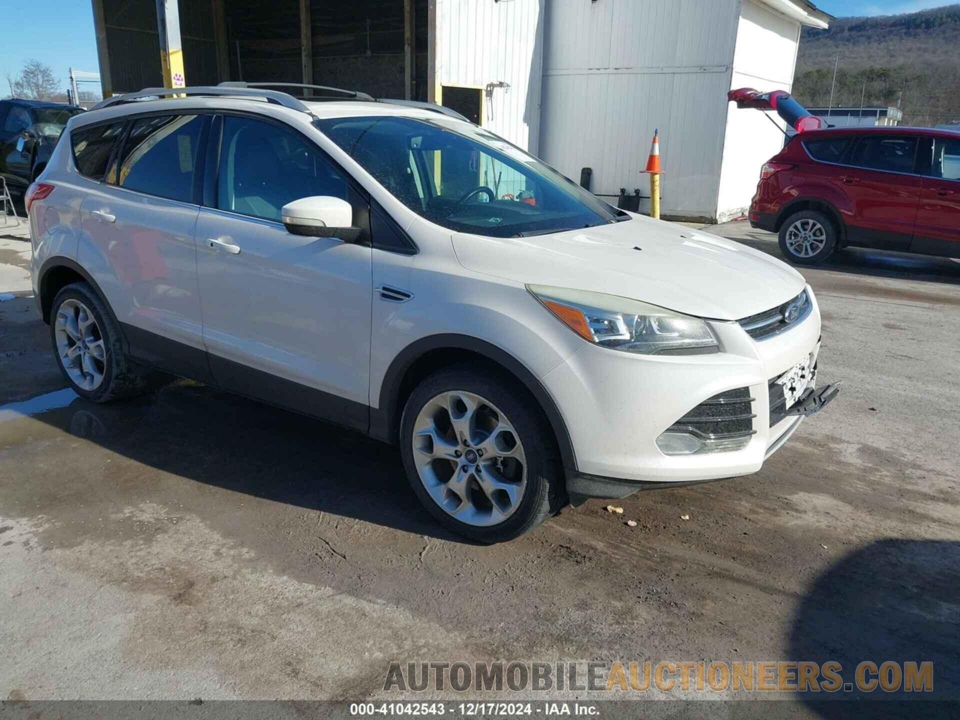 1FMCU9J99DUC82992 FORD ESCAPE 2013