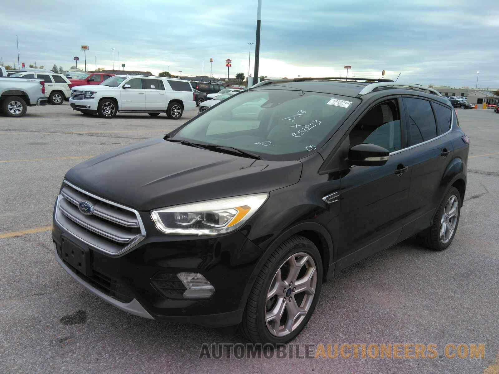 1FMCU9J9XHUC51823 Ford Escape 2017