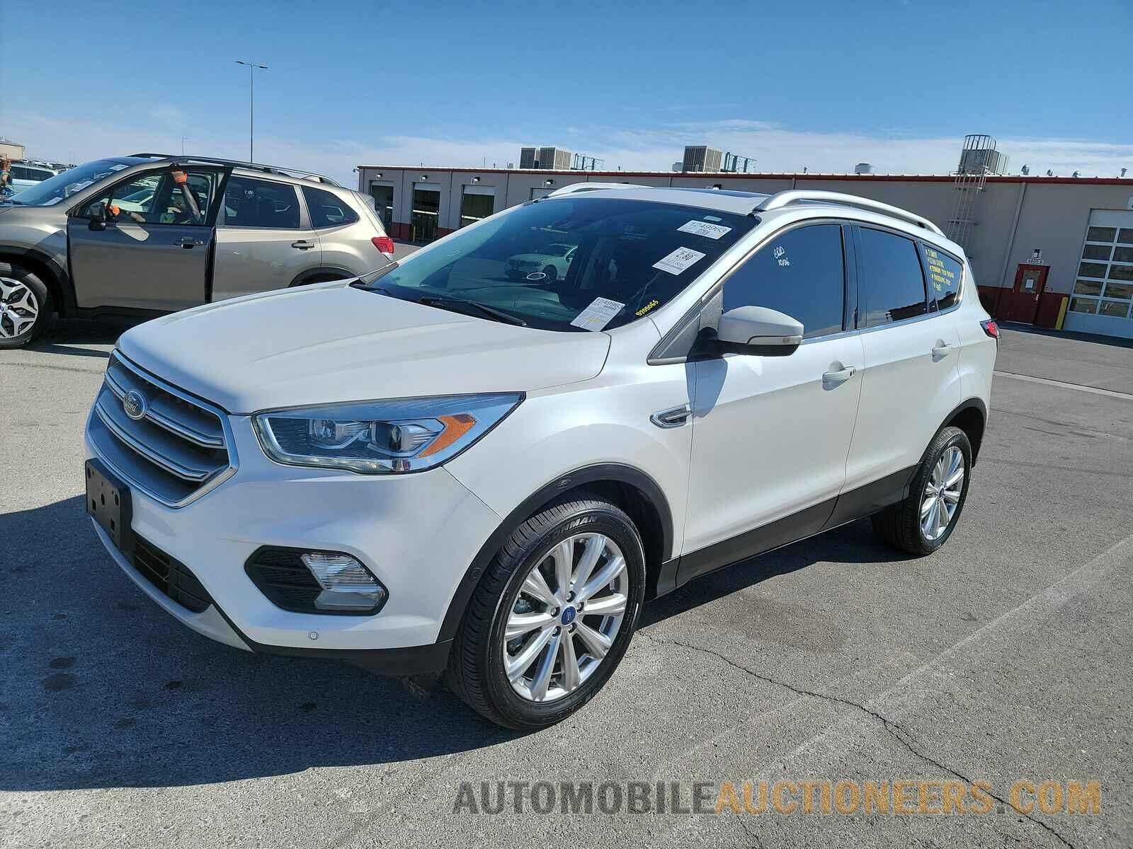 1FMCU9J9XHUC67911 Ford Escape 2017