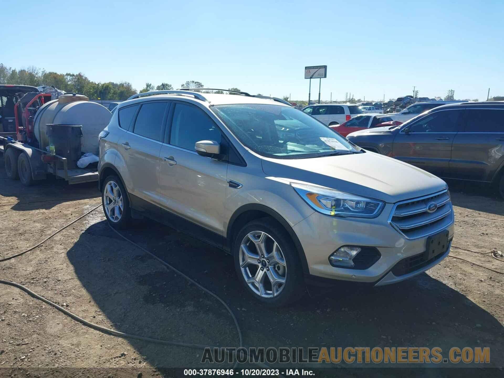 1FMCU9J9XJUA64023 FORD ESCAPE 2018