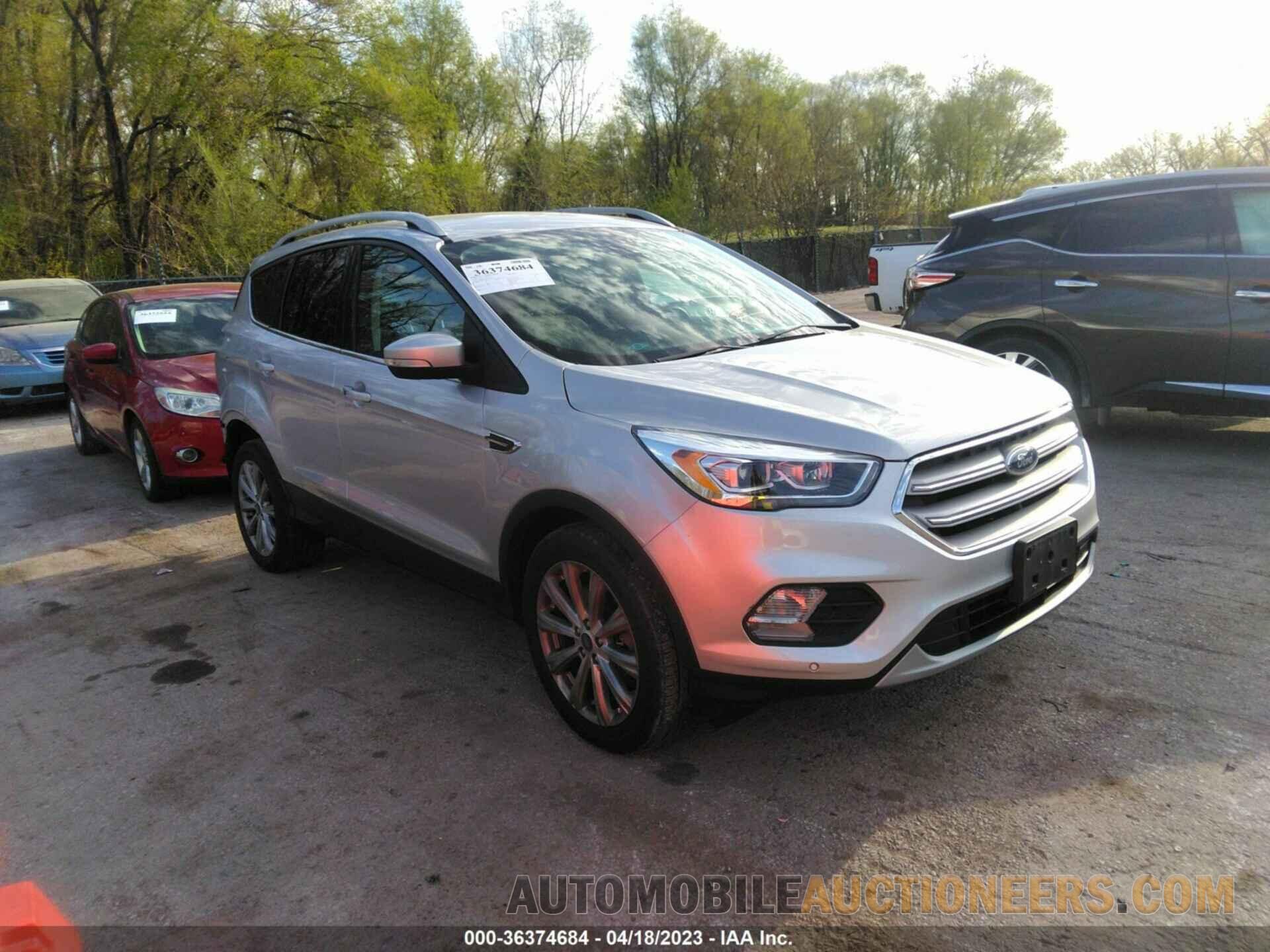 1FMCU9J9XJUC89817 FORD ESCAPE 2018