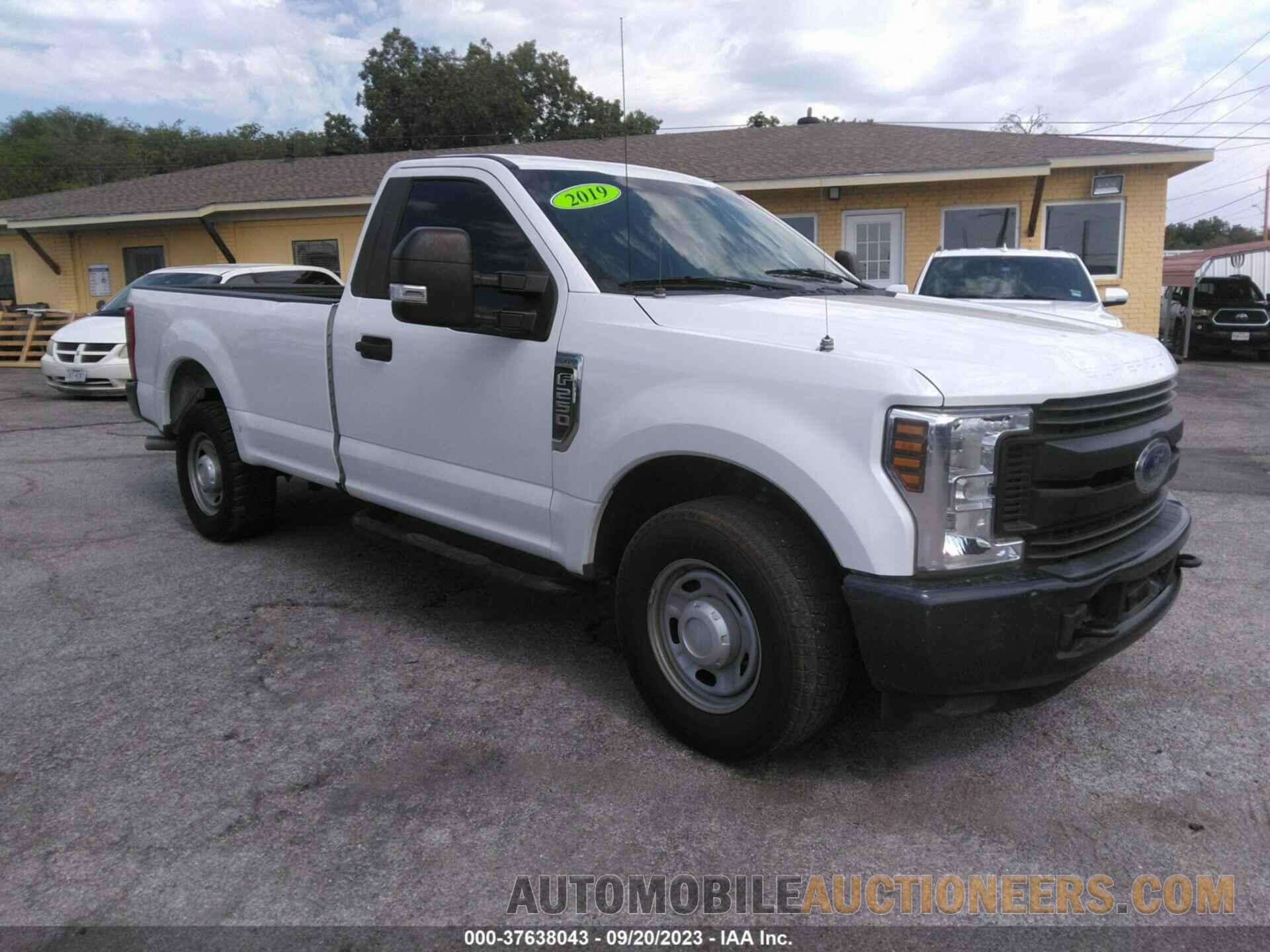 1FTBF2A60KED13187 FORD SUPER DUTY F-250 SRW 2019