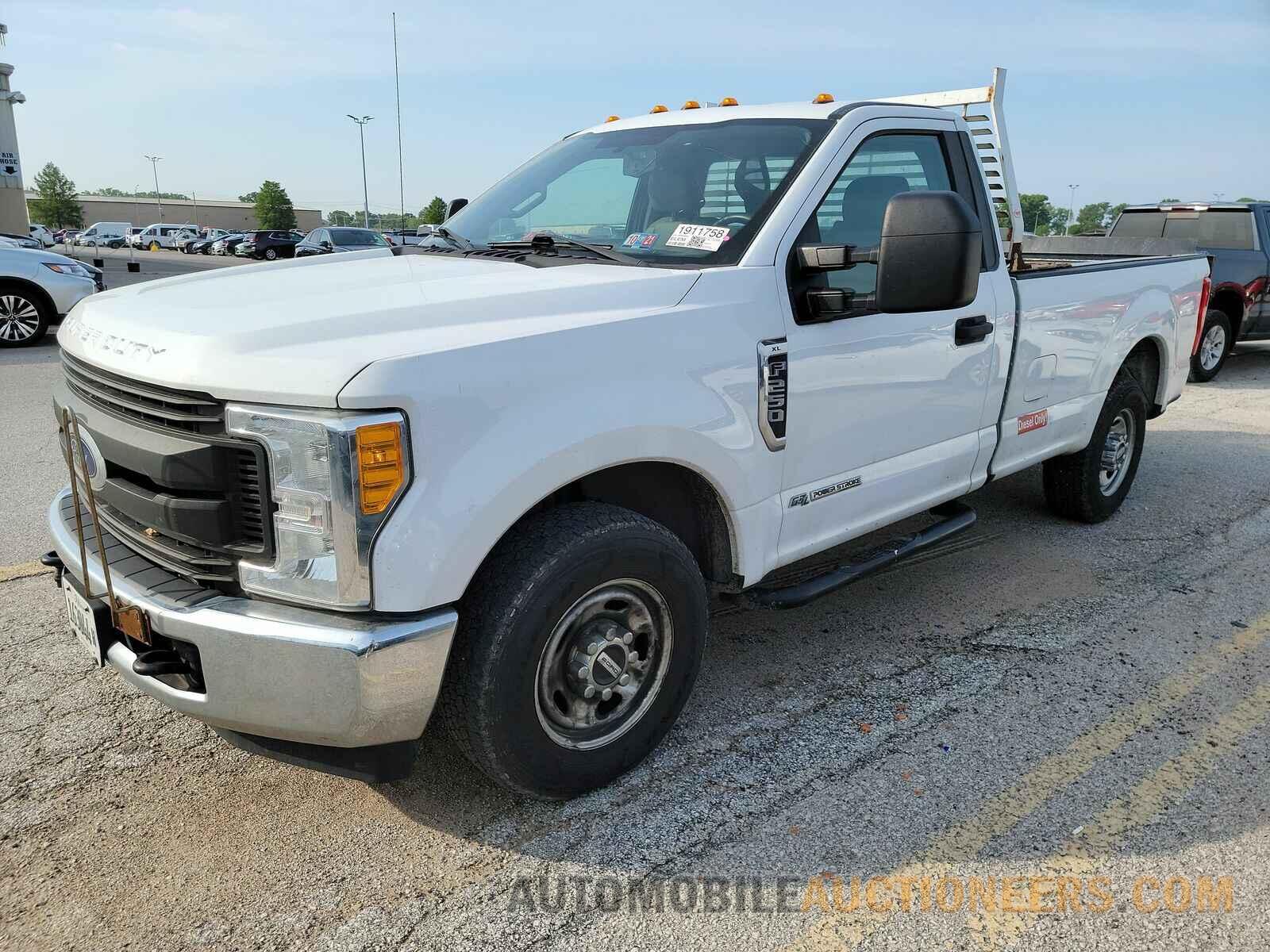 1FTBF2AT7HEB38922 Ford Super Duty F-250 2017