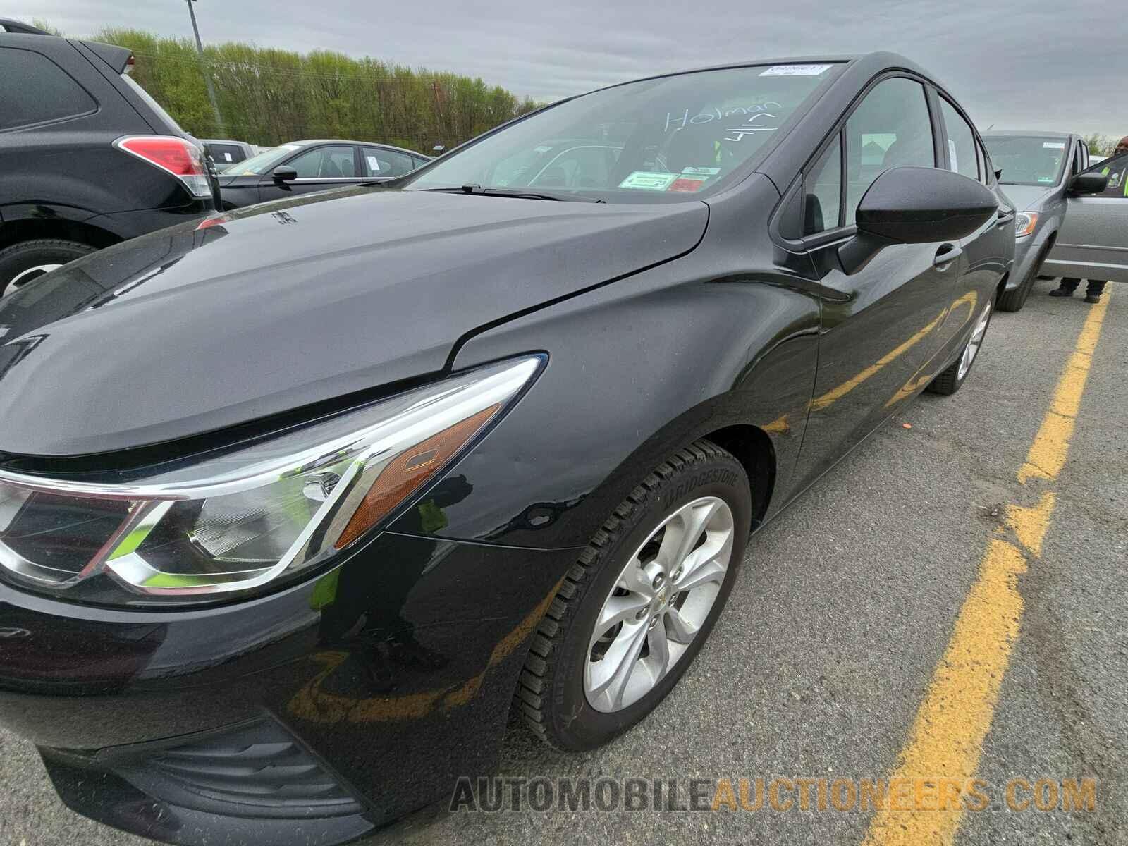 1G1BC5SM0K7107517 Chevrolet Cruze 2019