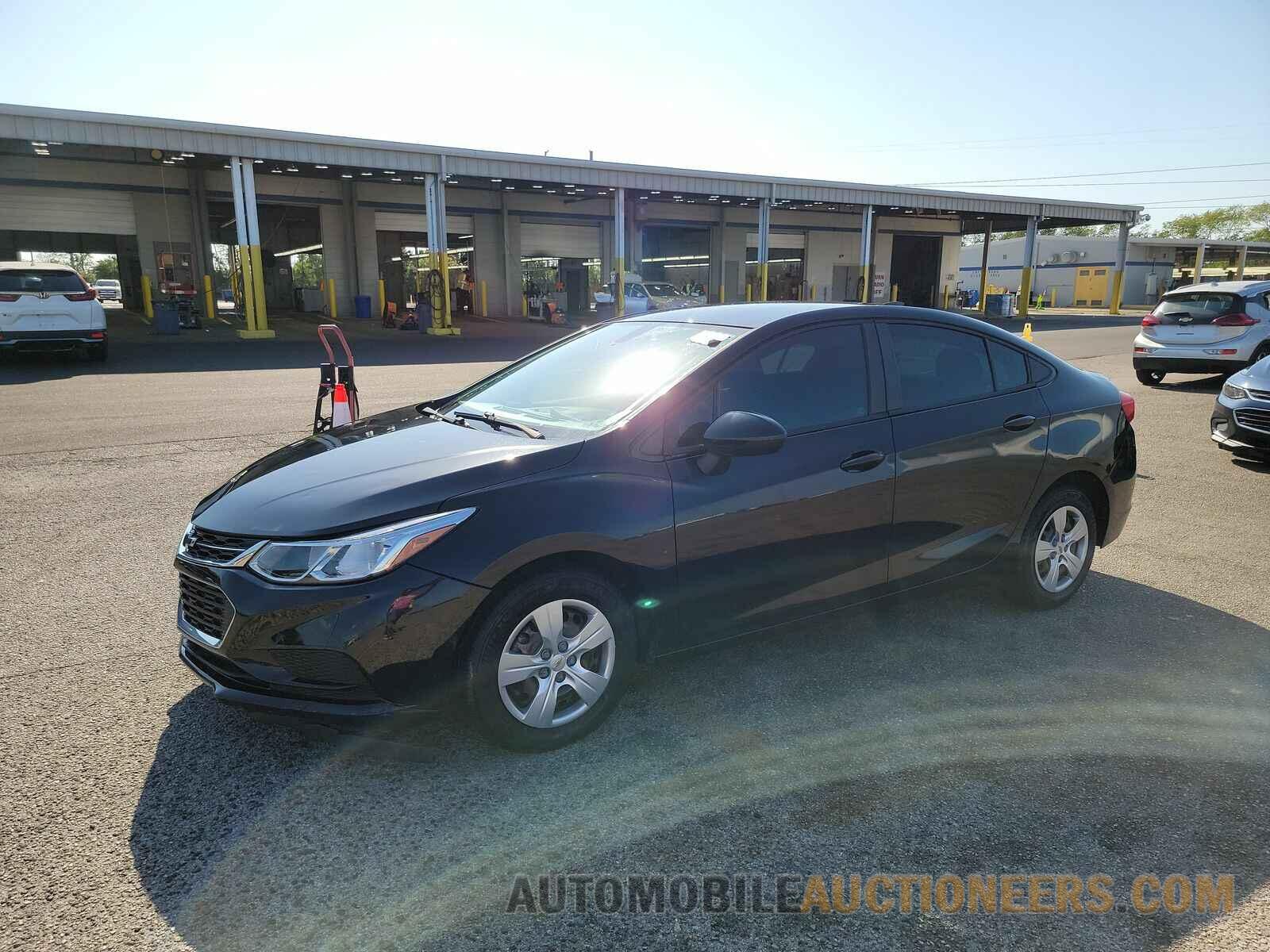 1G1BC5SM2J7158323 Chevrolet Cruze 2018