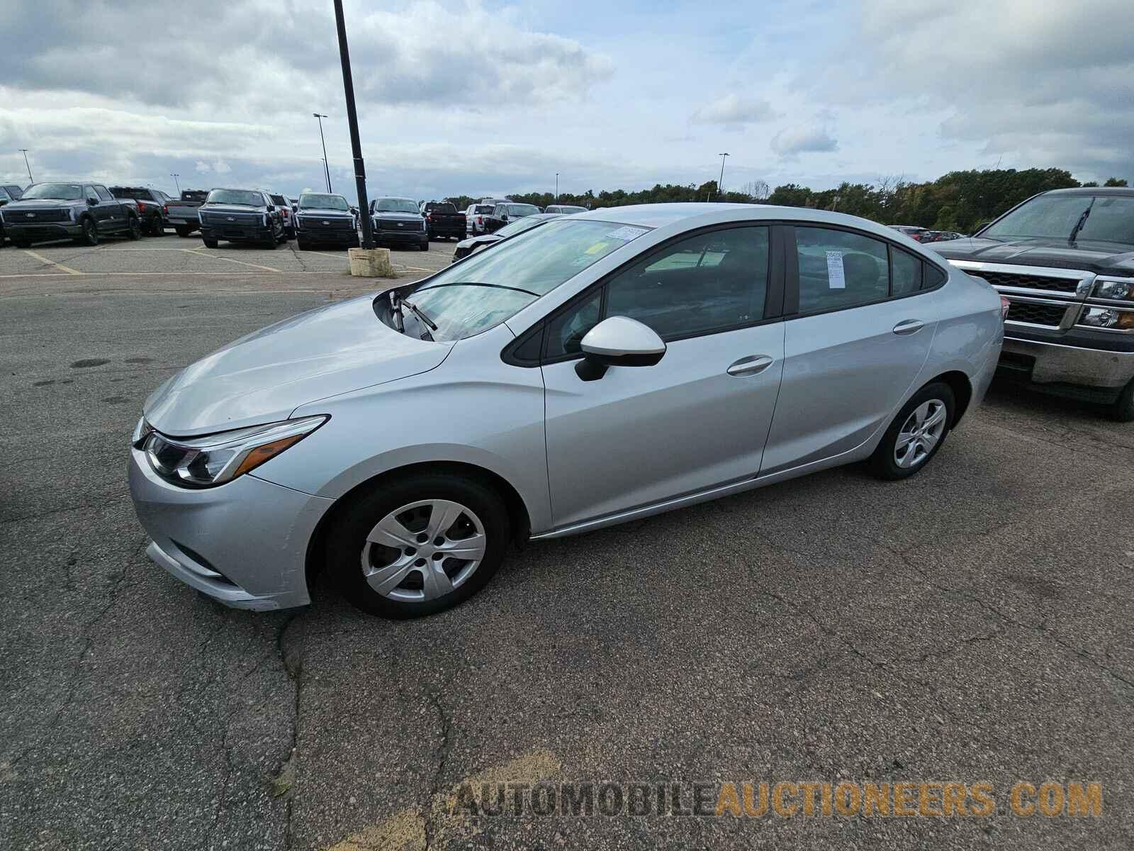 1G1BC5SM2J7225681 Chevrolet Cruze 2018