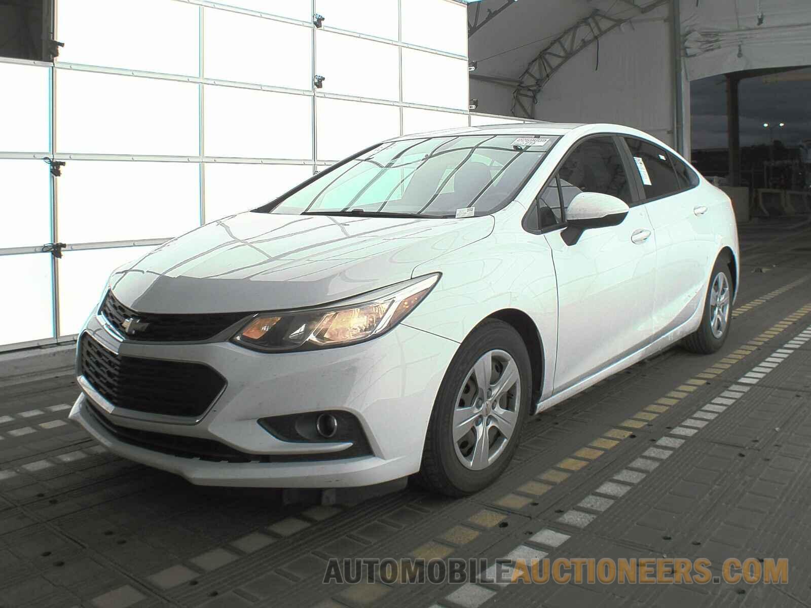 1G1BC5SM7J7101065 Chevrolet Cruze 2018