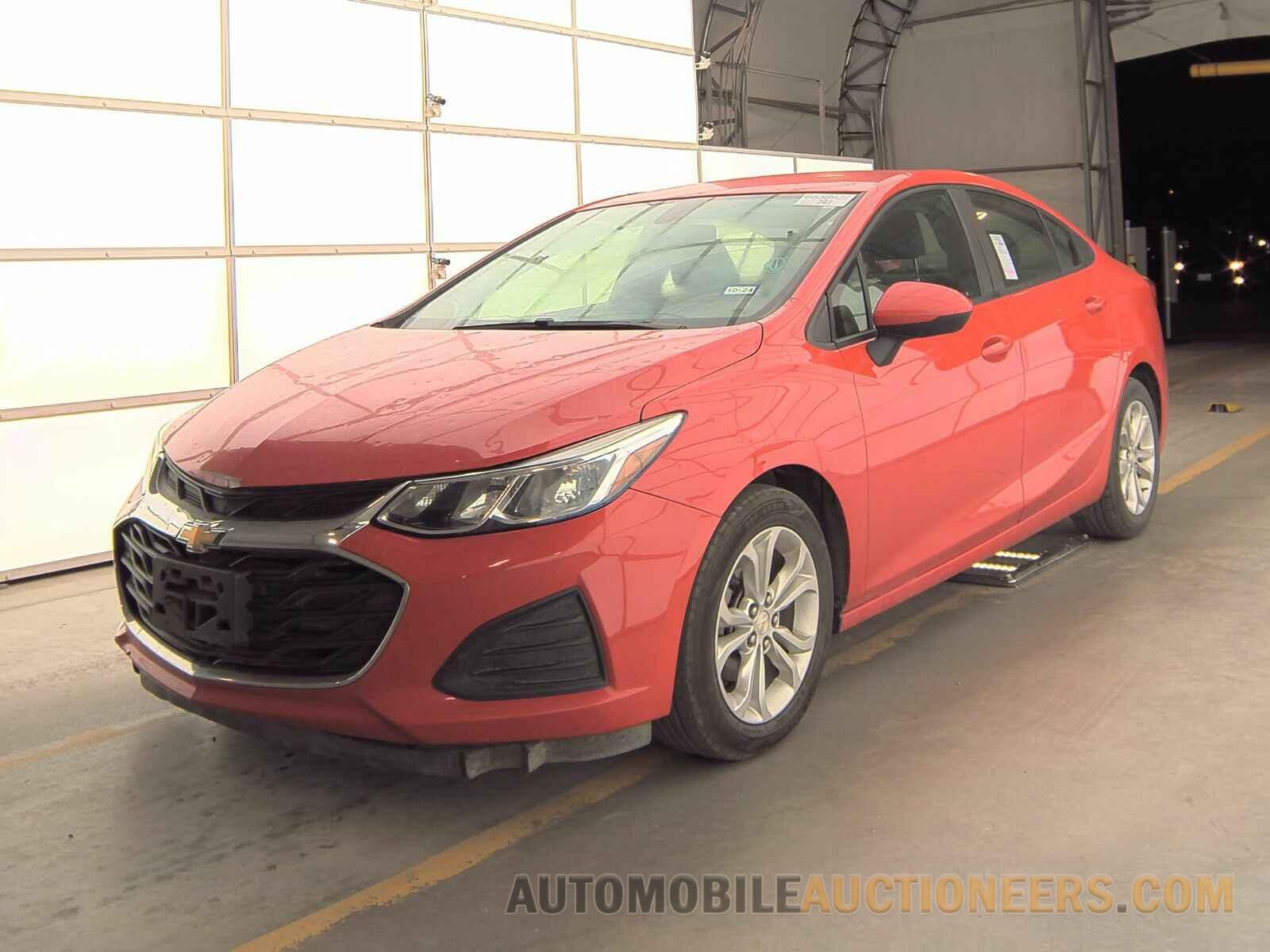 1G1BC5SM8K7142564 Chevrolet Cruze 2019