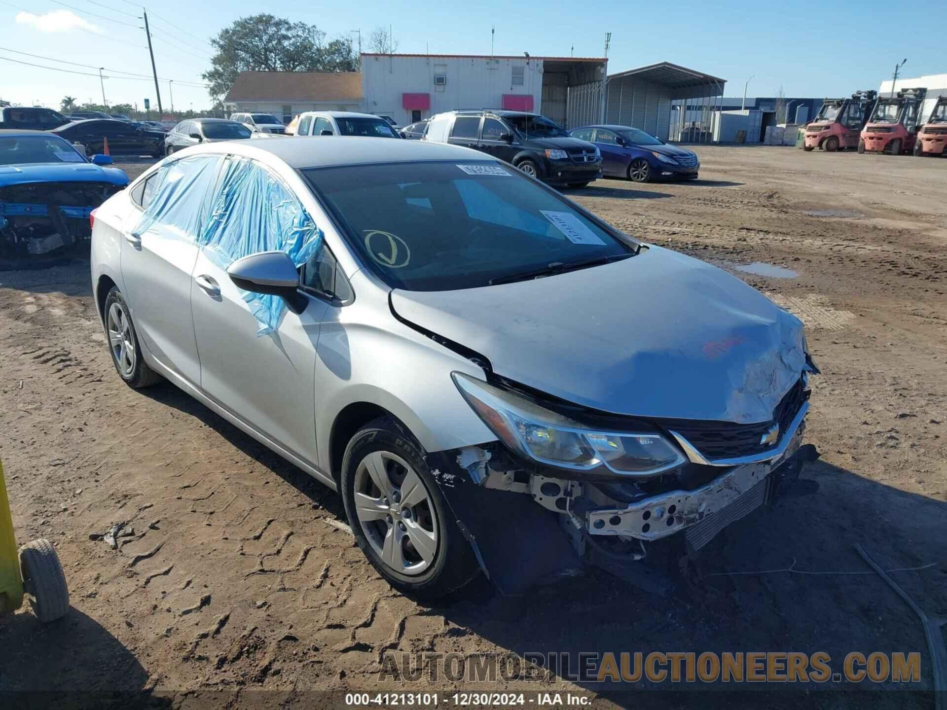 1G1BC5SMXH7171556 CHEVROLET CRUZE 2017