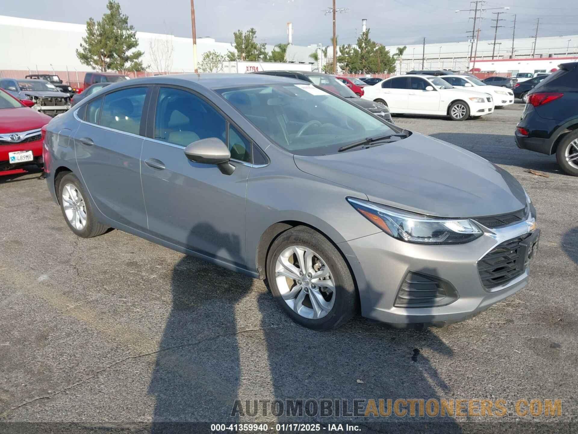 1G1BE5SM1K7132517 CHEVROLET CRUZE 2019