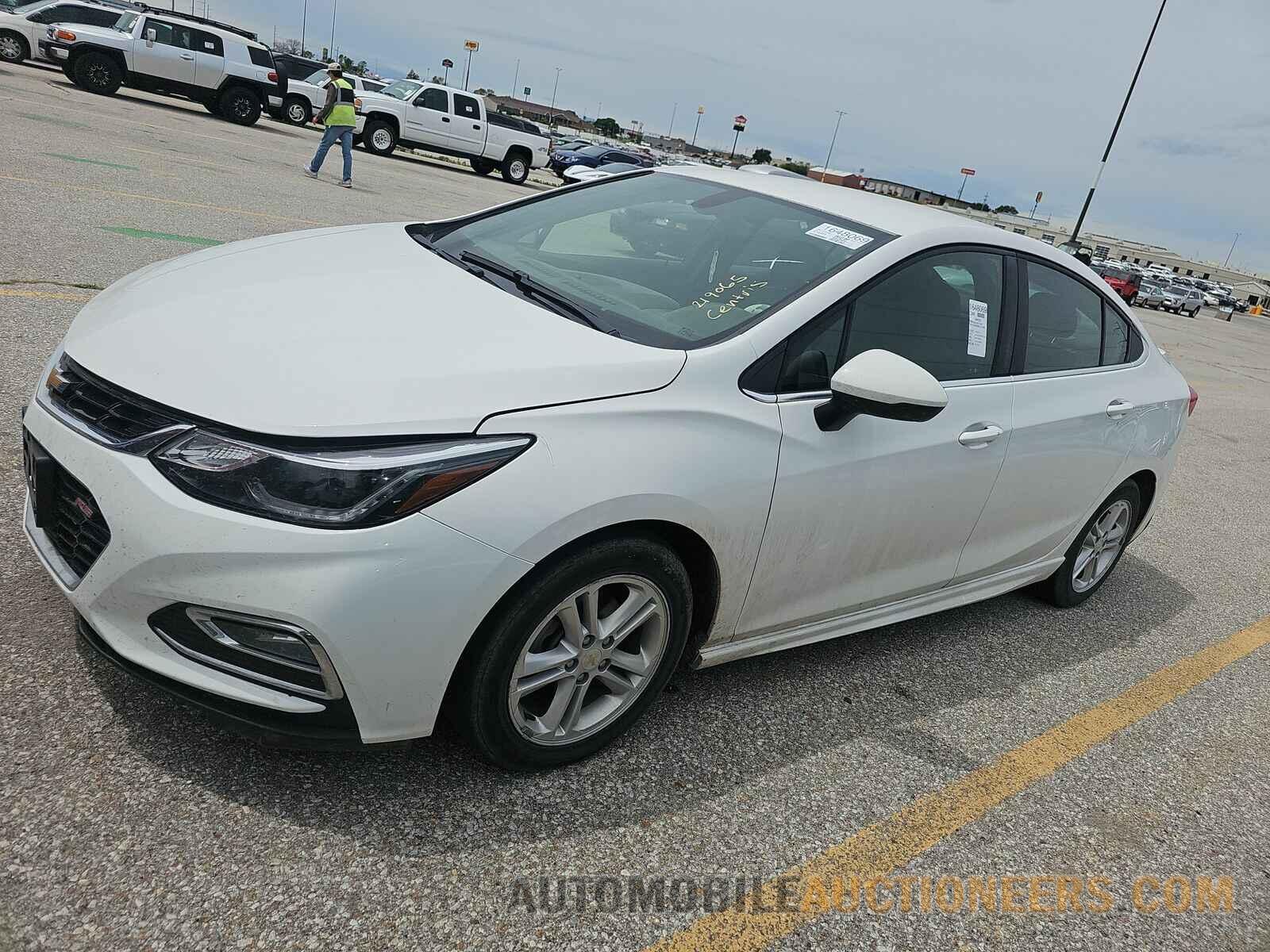 1G1BE5SM2J7219065 Chevrolet Cruze 2018