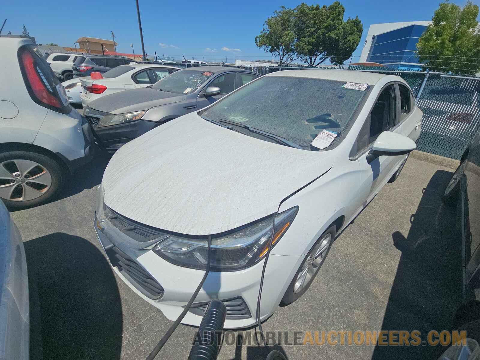 1G1BE5SM3K7146483 Chevrolet Cruze 2019