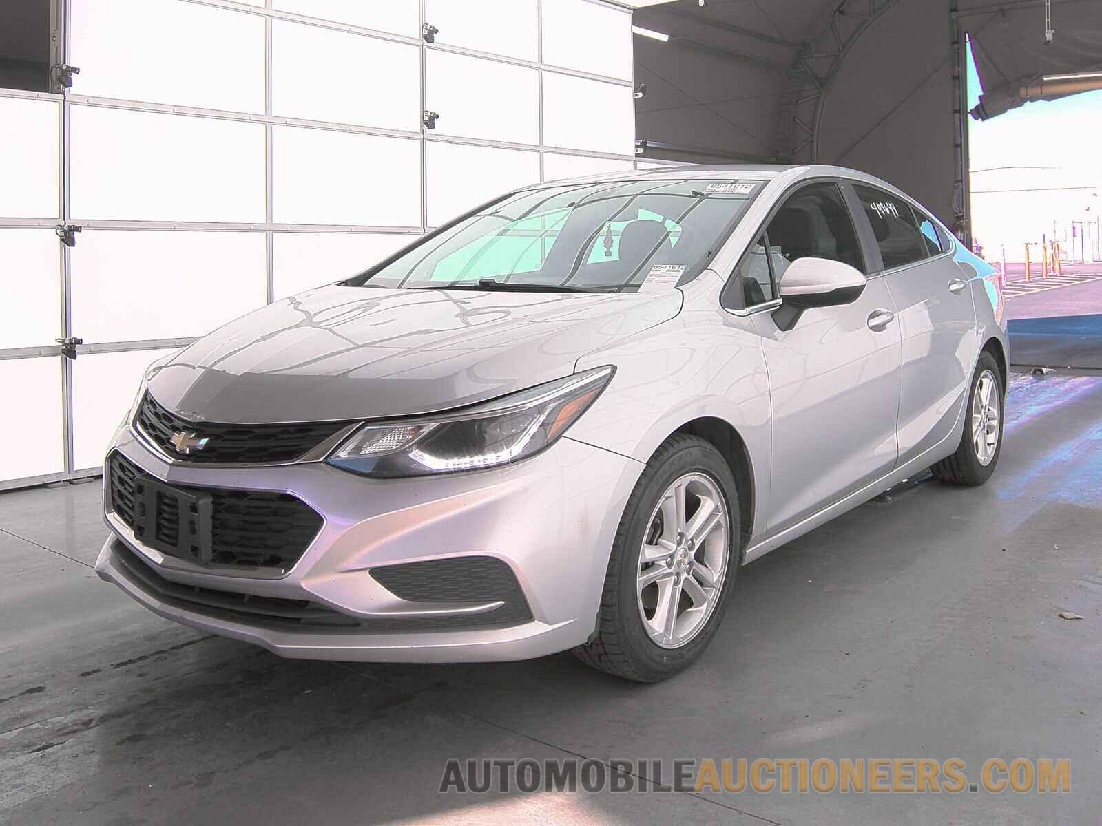 1G1BE5SM4J7188093 Chevrolet Cruze 2018