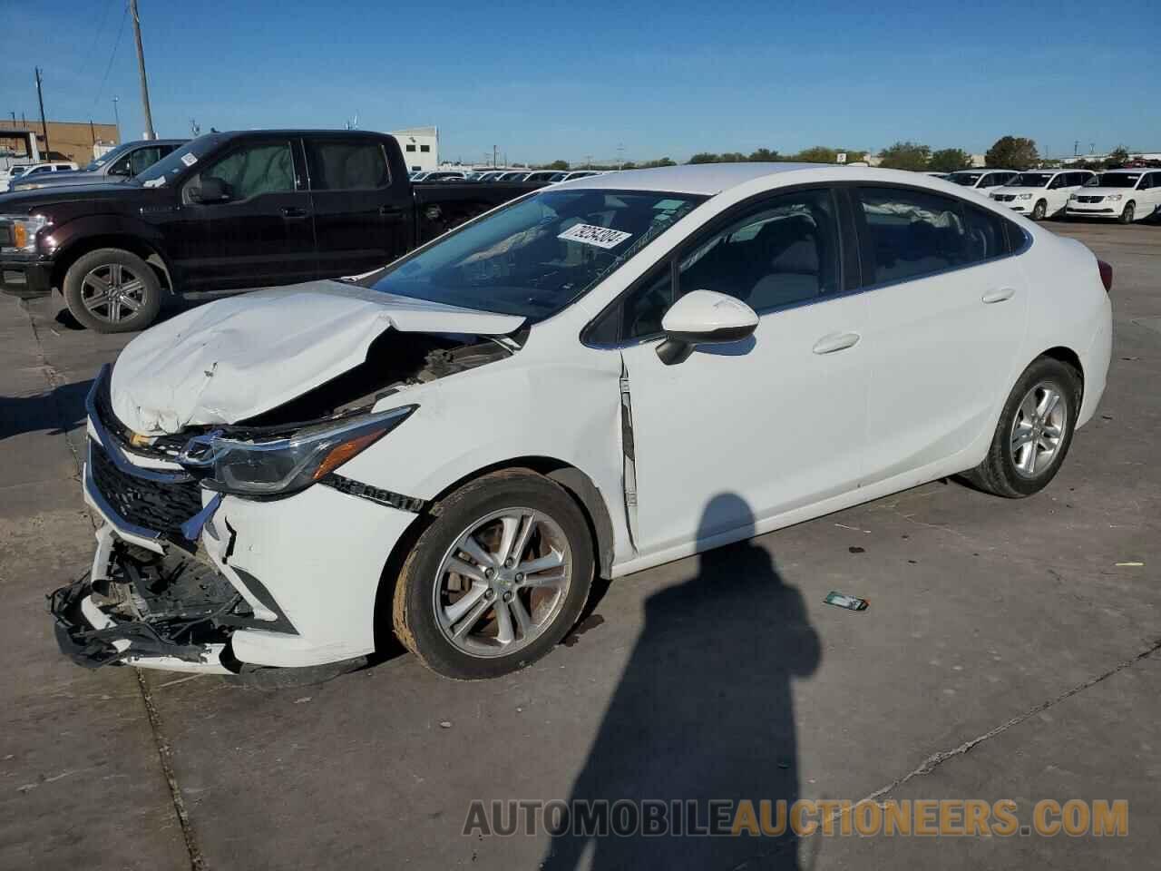 1G1BE5SM5J7118196 CHEVROLET CRUZE 2018