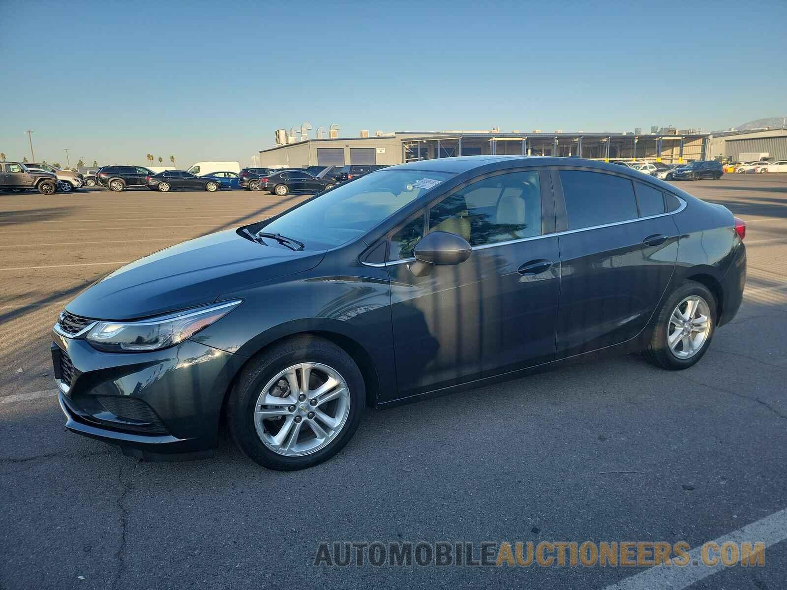 1G1BE5SM5J7188281 Chevrolet Cruze 2018