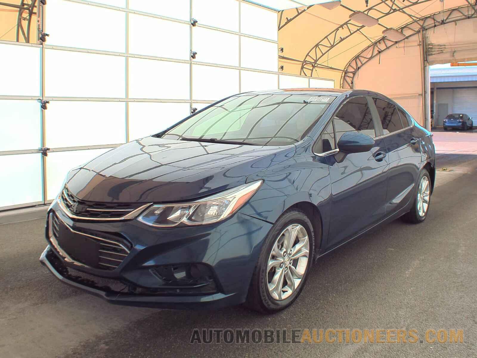 1G1BE5SM5K7115705 Chevrolet Cruze 2019