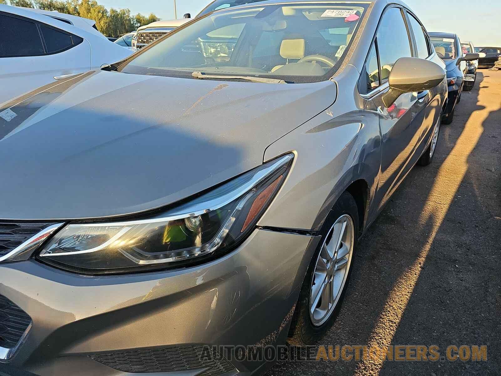 1G1BE5SM6J7150588 Chevrolet Cruze 2018