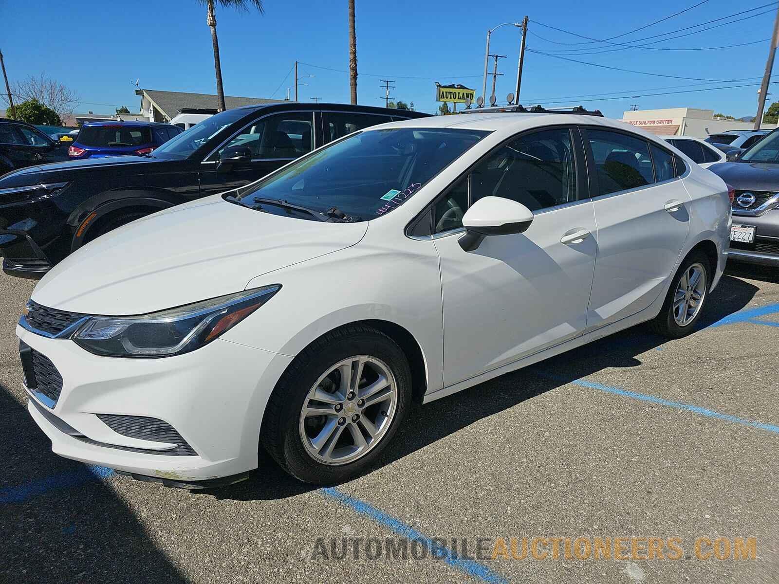 1G1BE5SM8J7106334 Chevrolet Cruze 2018