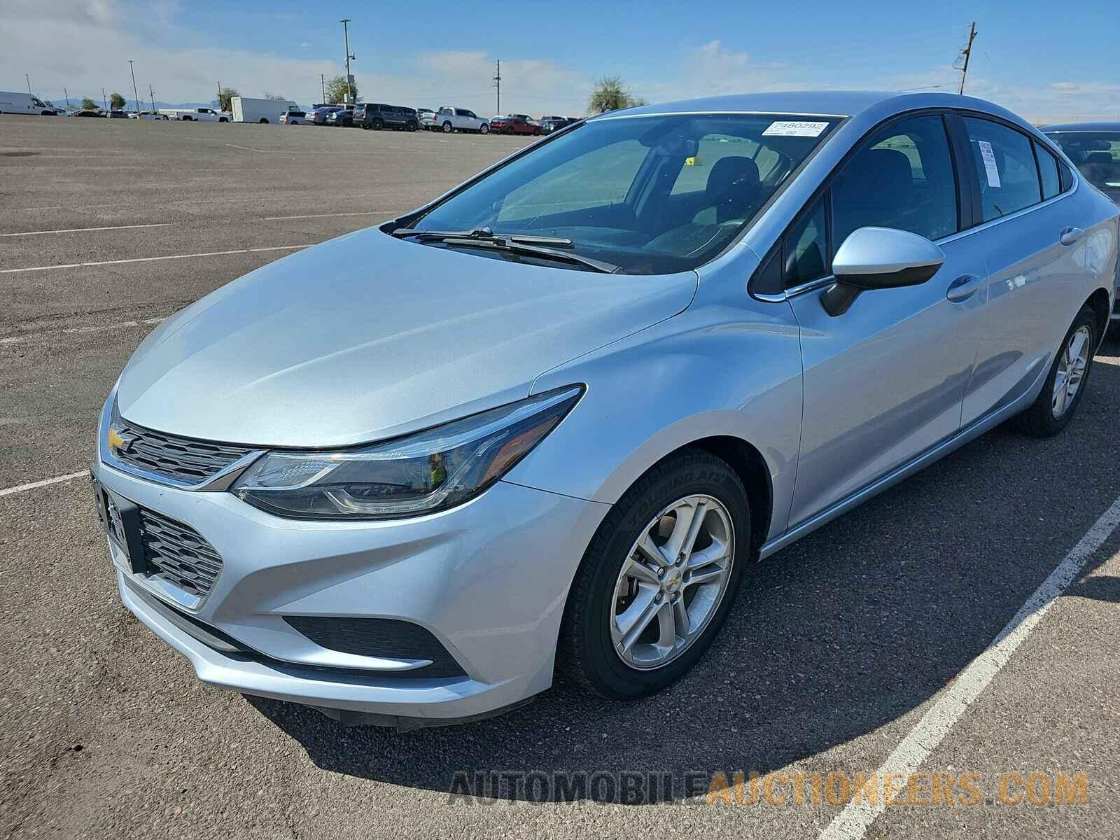 1G1BE5SM8J7160944 Chevrolet Cruze 2018