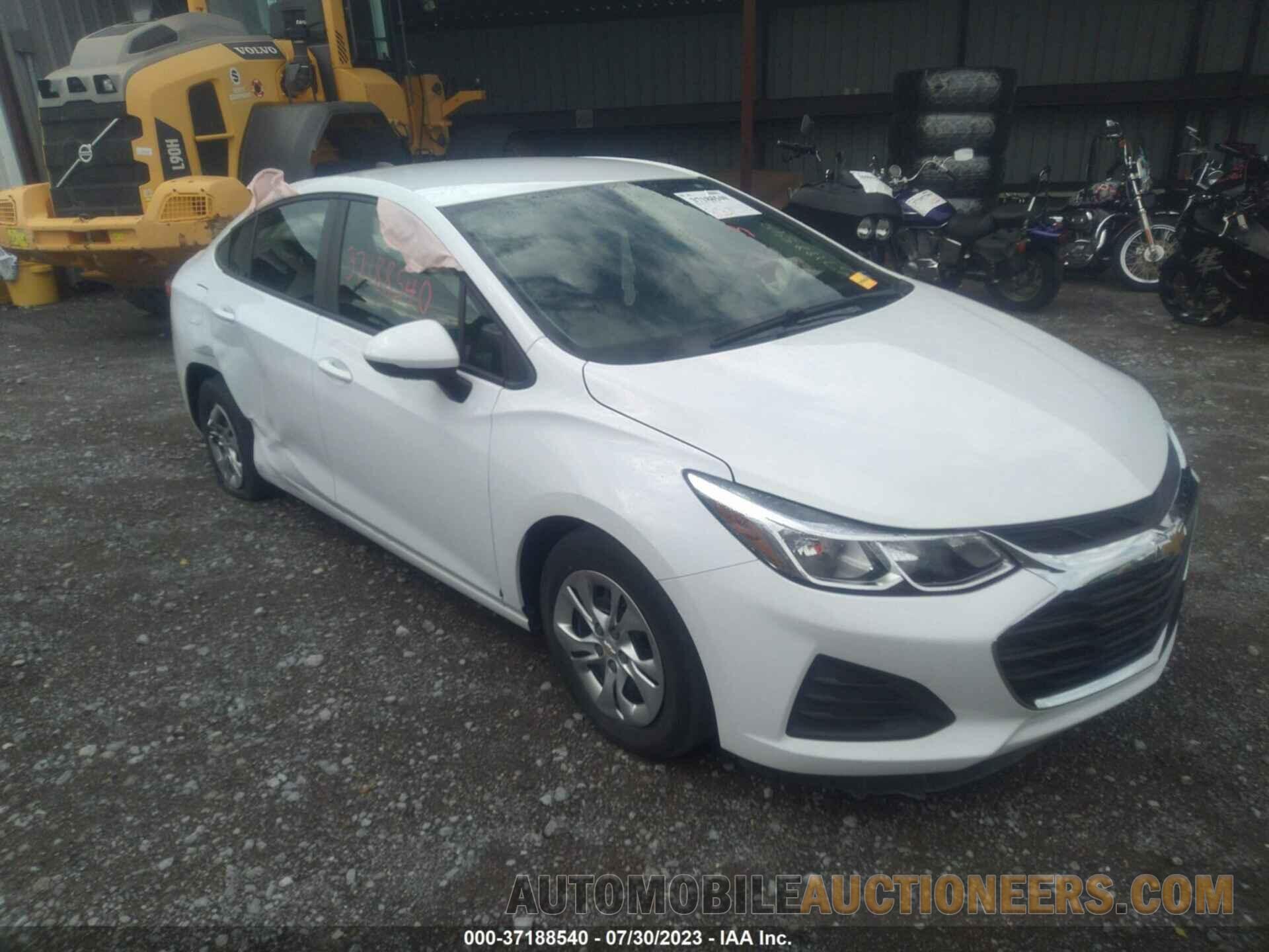 1G1BJ5SM8K7104063 CHEVROLET CRUZE 2019