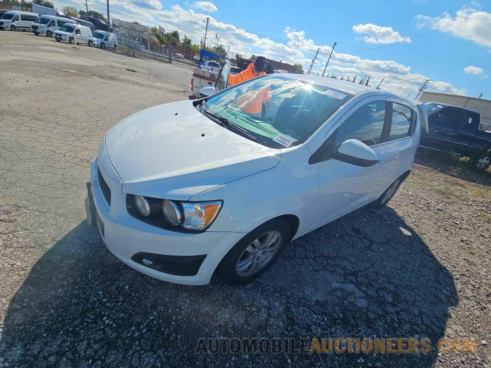 1G1JC6SGXG4132073 Chevrolet Sonic 2016