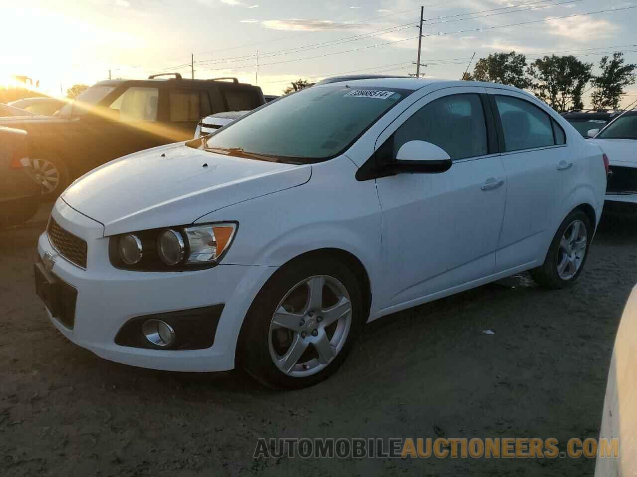 1G1JE5SB9F4145002 CHEVROLET SONIC 2015