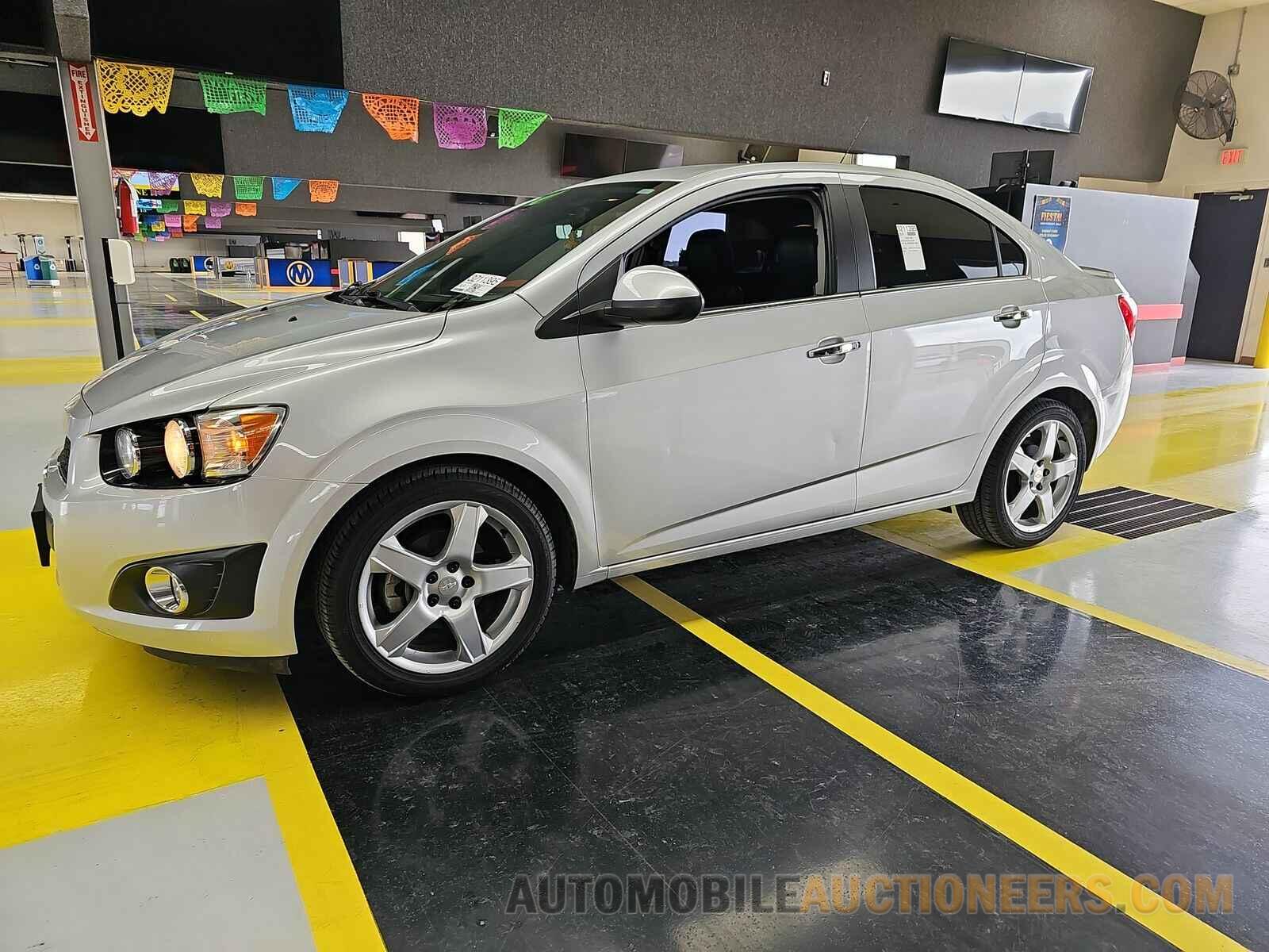 1G1JE5SBXG4142613 Chevrolet Sonic 2016