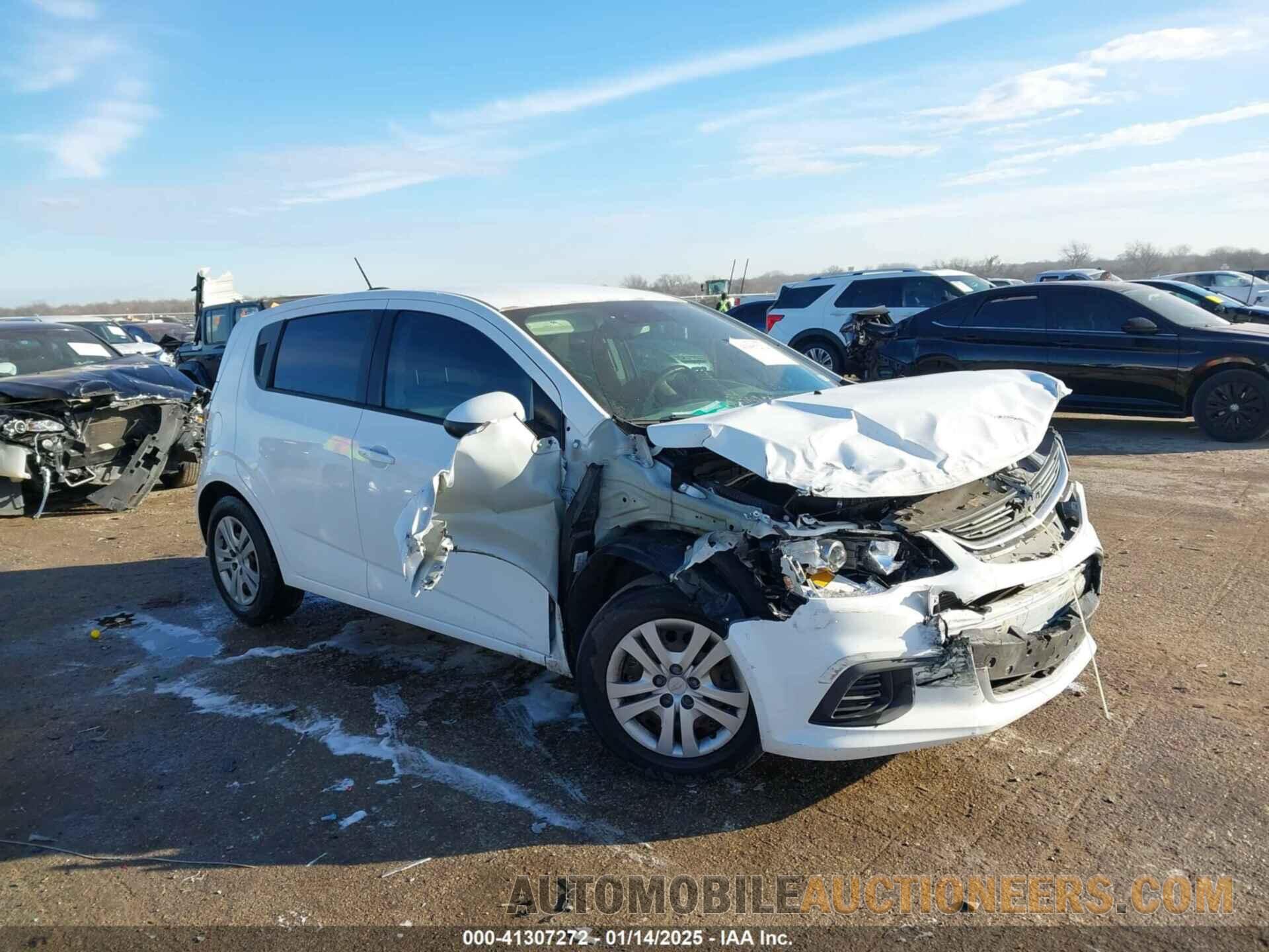 1G1JG6SB8K4136902 CHEVROLET SONIC 2019