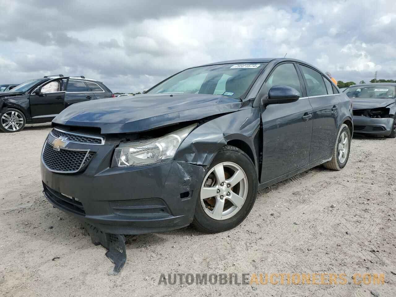 1G1PC5SB8D7117171 CHEVROLET CRUZE 2013