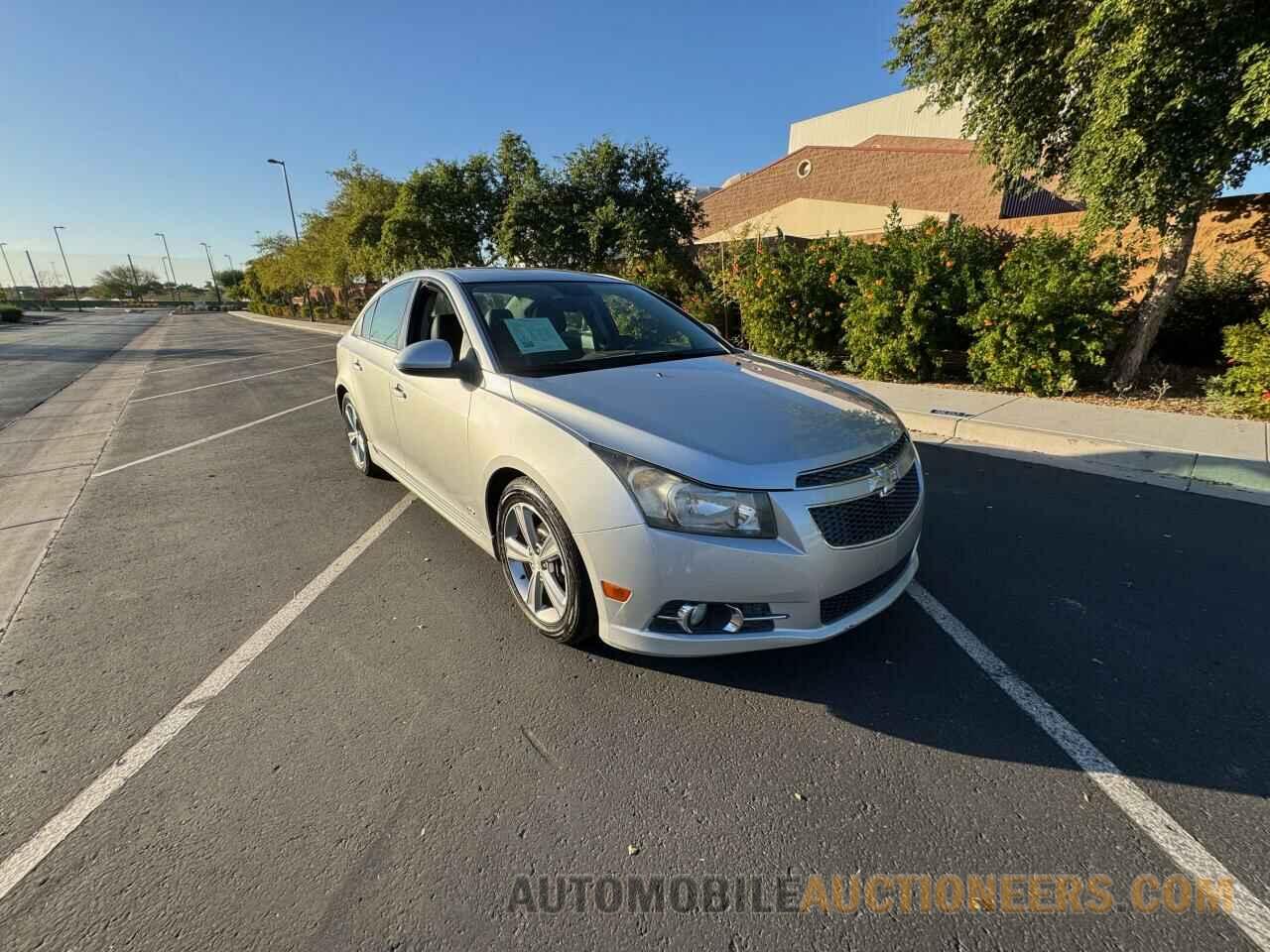 1G1PE5SB0E7327985 CHEVROLET CRUZE 2014