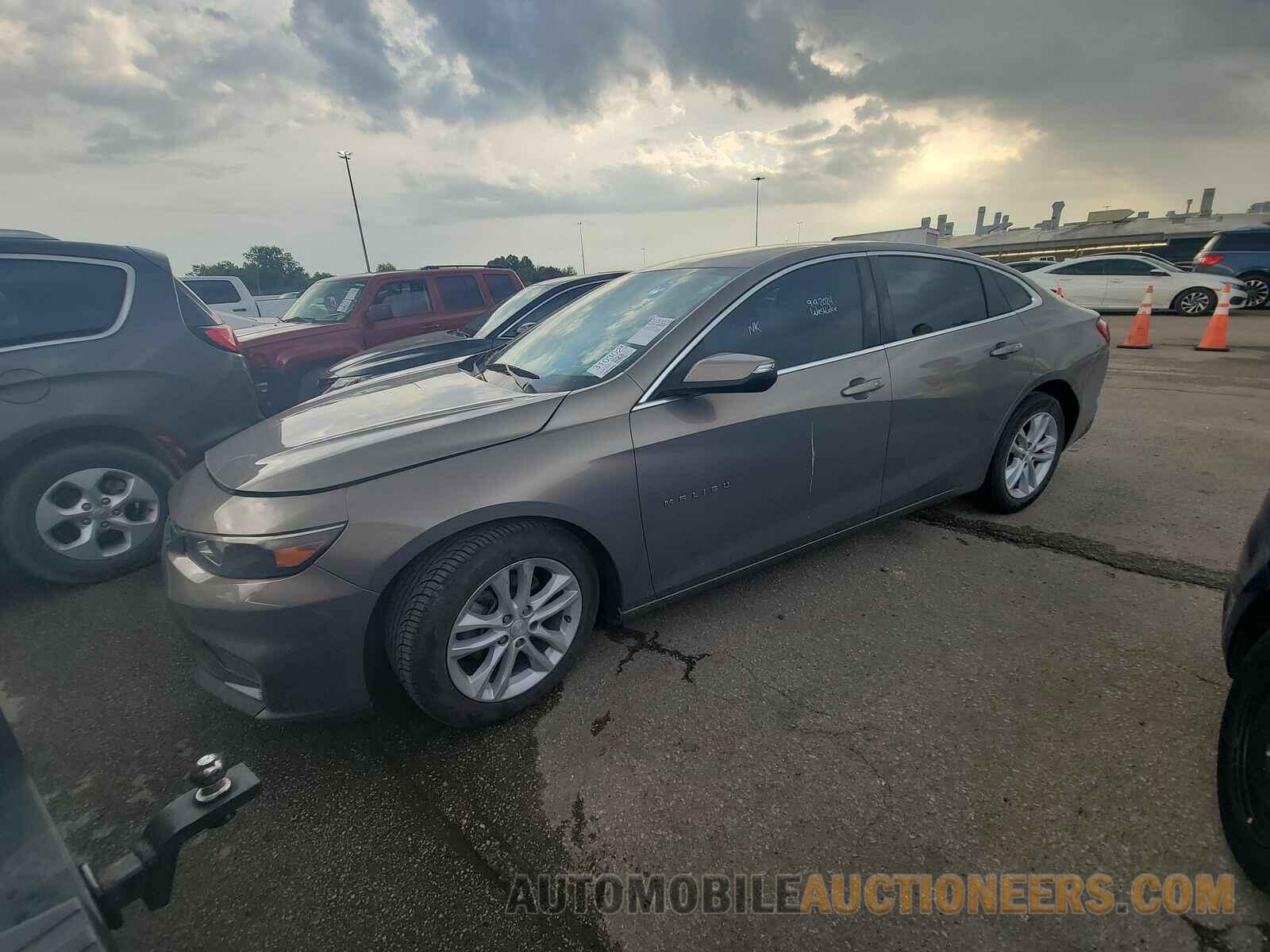 1G1ZD5ST0JF229043 Chevrolet Malibu LT 2018