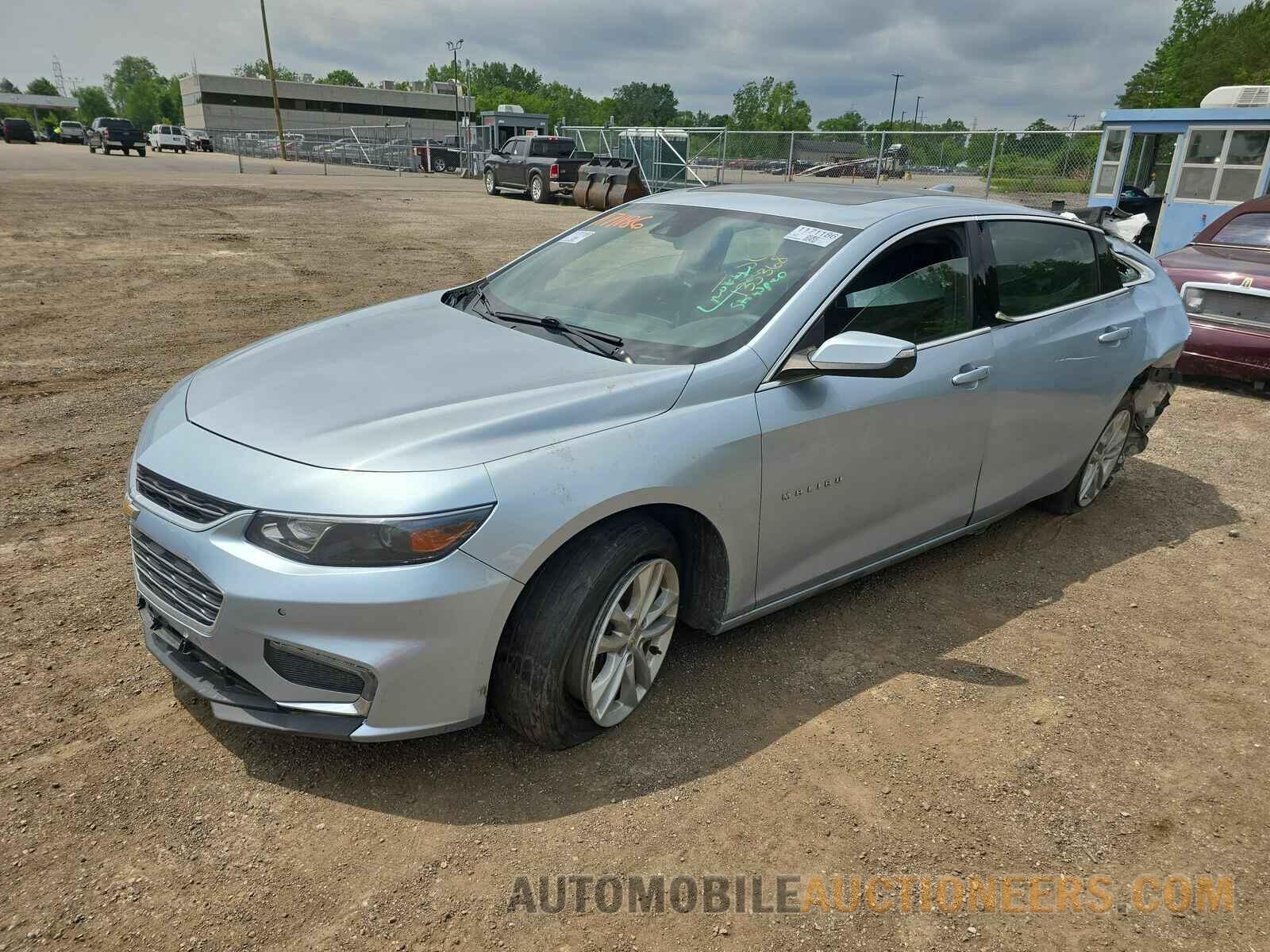 1G1ZD5ST2JF137061 Chevrolet Malibu LT 2018