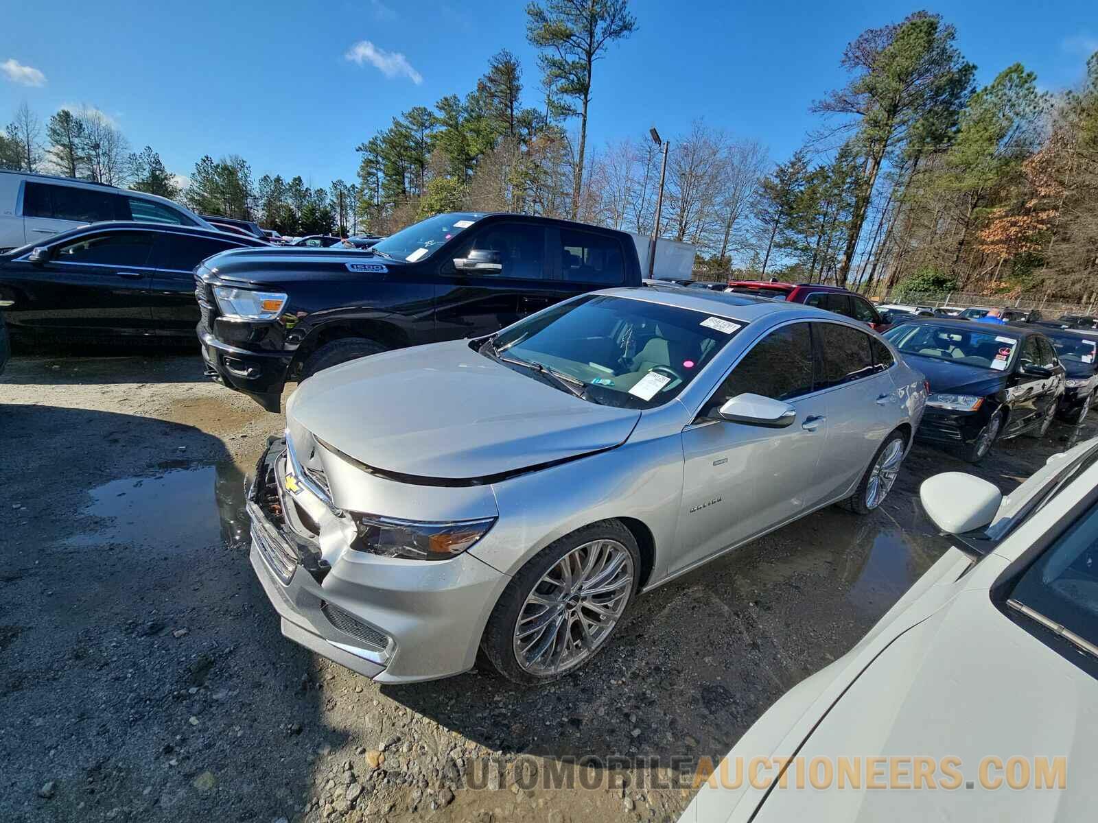 1G1ZD5ST2JF145662 Chevrolet Malibu LT 2018