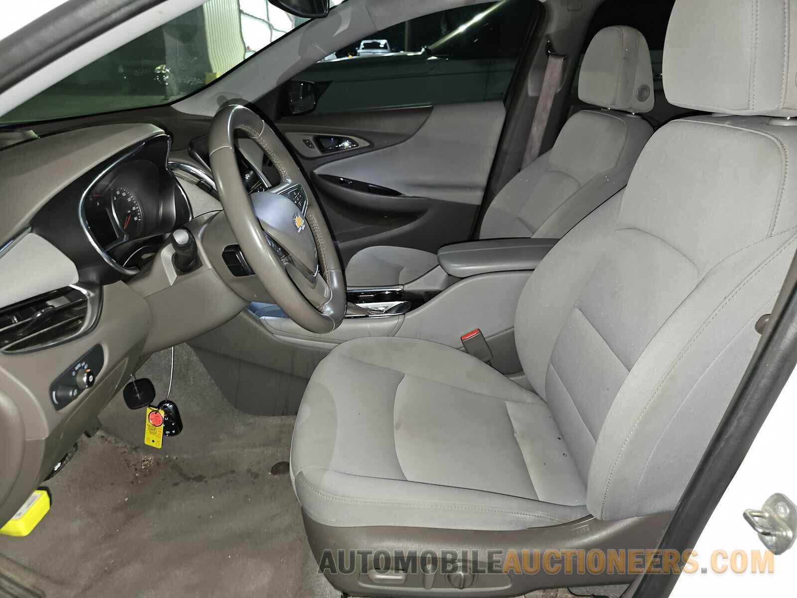 1G1ZD5ST9JF238050 Chevrolet Malibu LT 2018