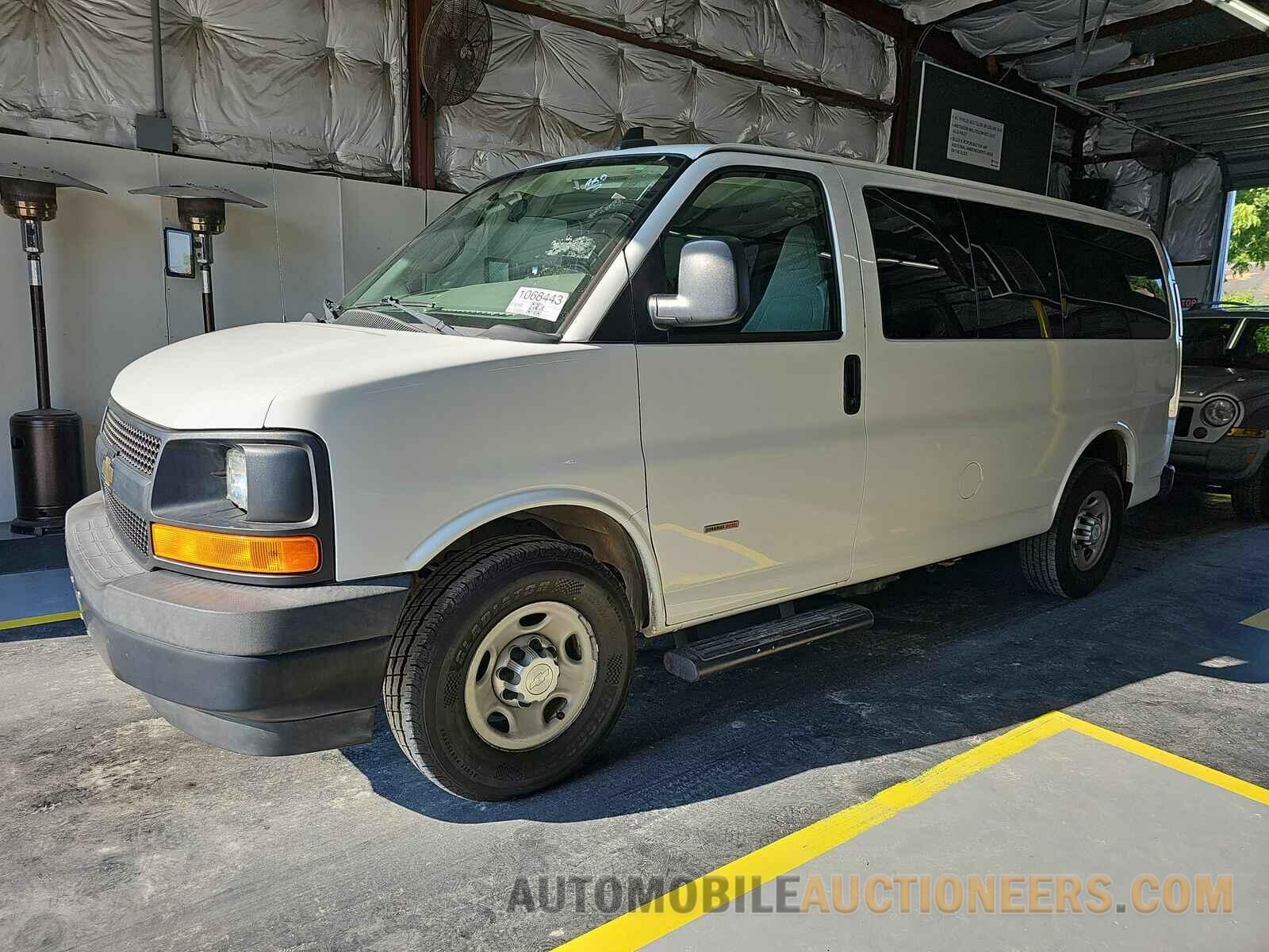 1GAWGEF15H1281925 Chevrolet Express 2500 2017