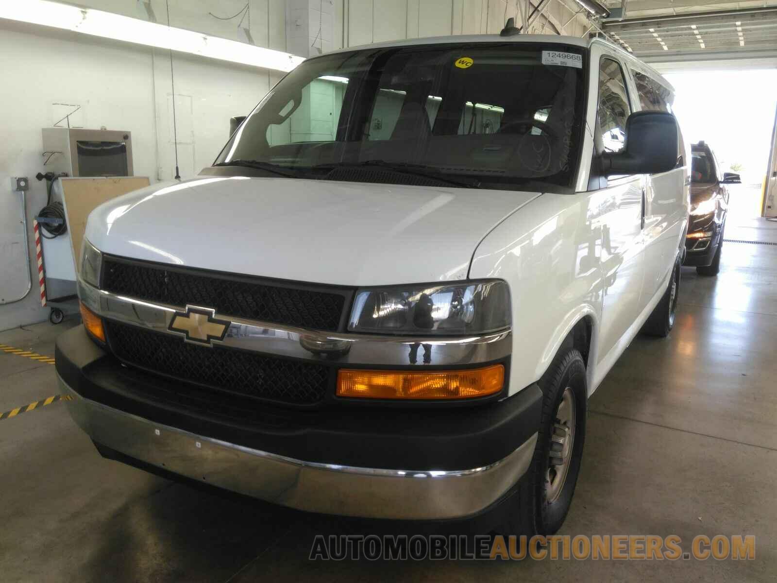 1GAWGFFG2L1155170 Chevrolet Express Passenger 2020